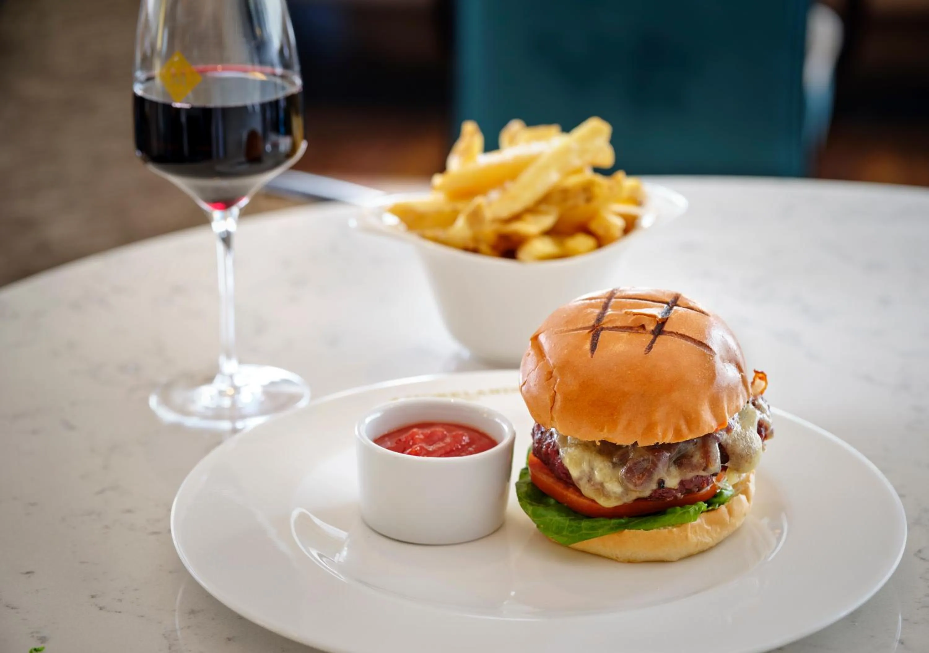 Restaurant/places to eat in The College Green Dublin Hotel, Autograph Collection