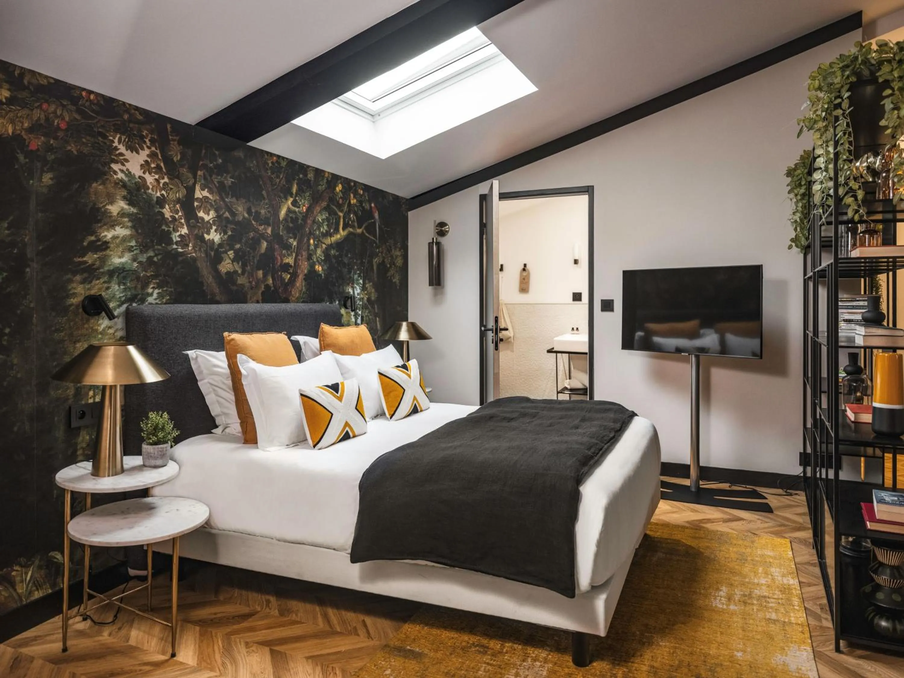 Photo of the whole room, Bed in Maisons du Monde Hôtel & Suites - Marseille Vieux Port