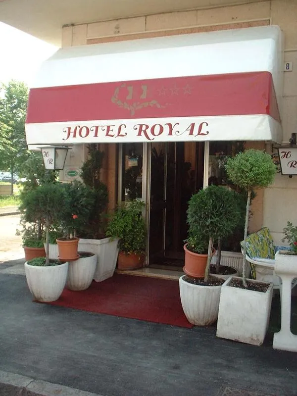 Facade/entrance in Hotel Royal