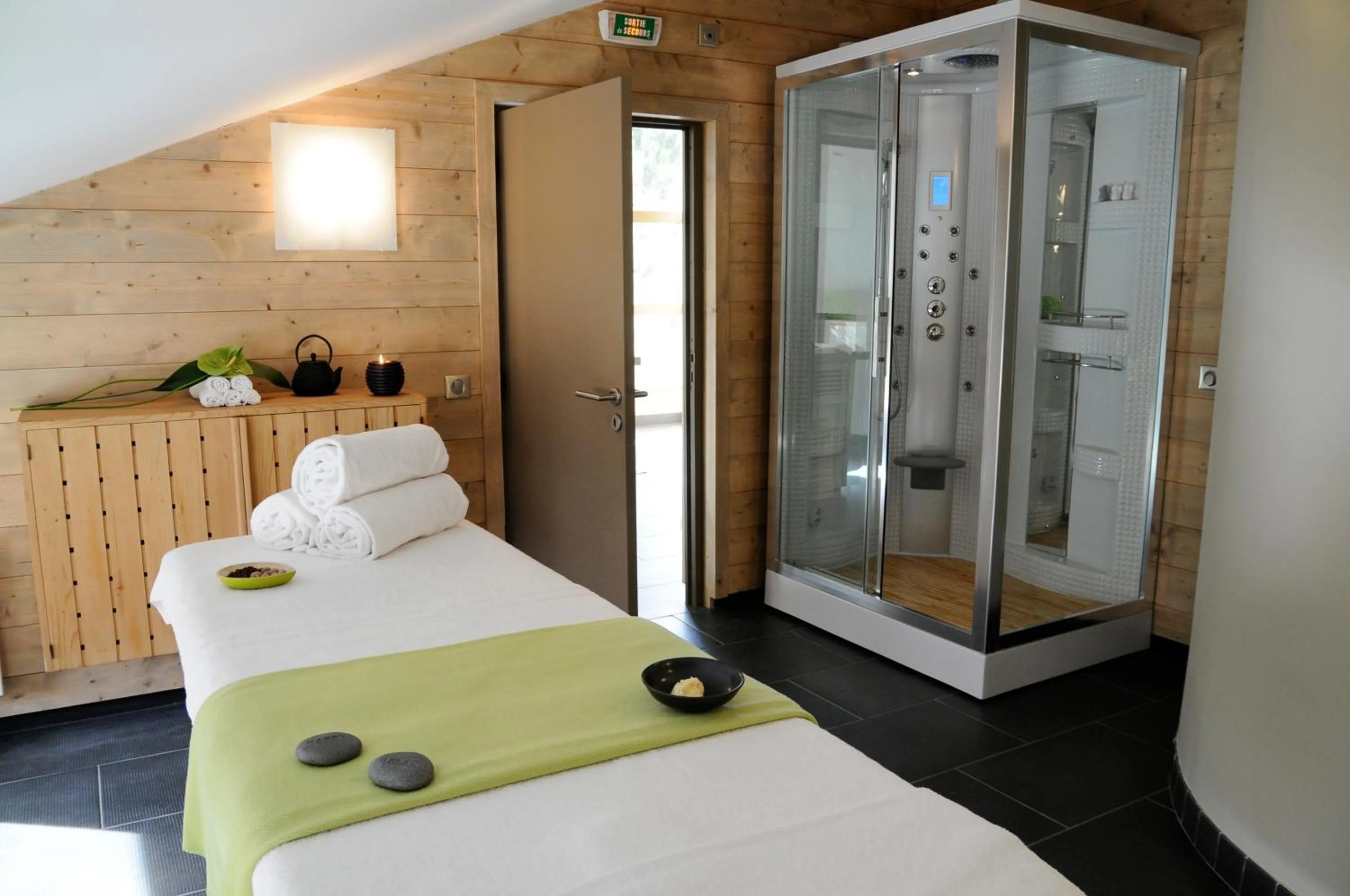 Spa and wellness centre/facilities in Hôtel Restaurant La Tourmaline