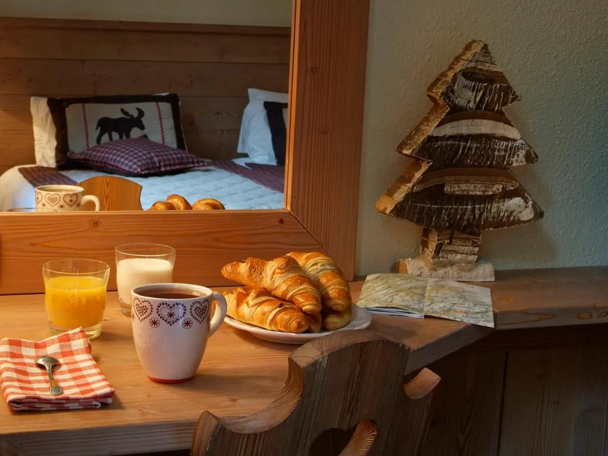 Food and drinks, Bed in Hôtel Restaurant La Tourmaline