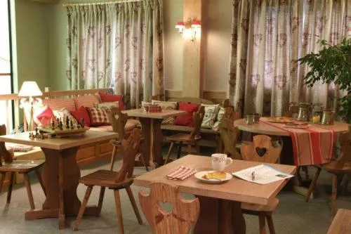 Restaurant/places to eat in Hôtel Restaurant La Tourmaline