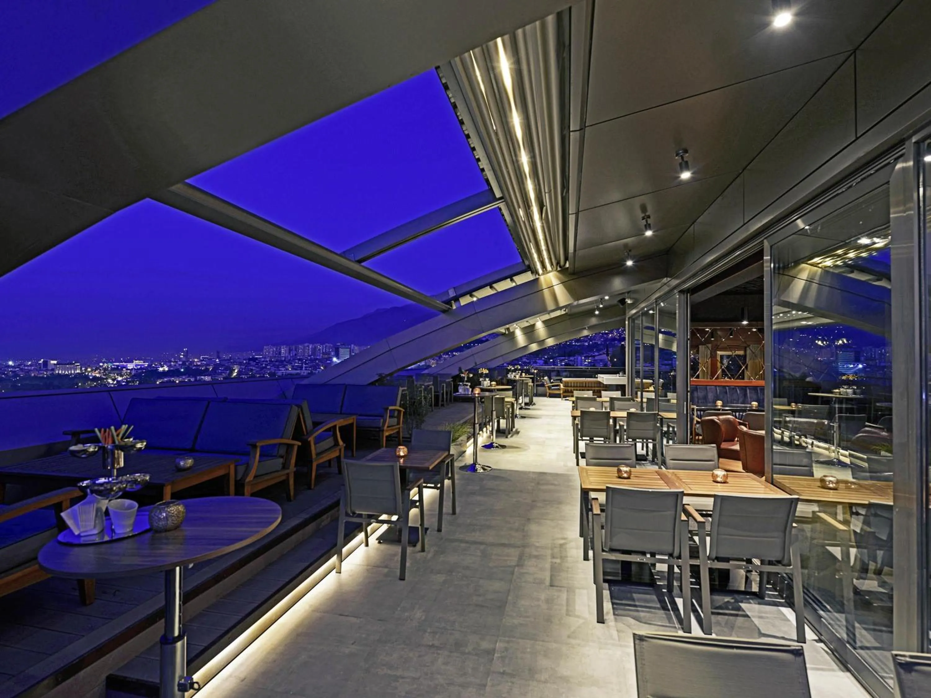 Lounge or bar in Mövenpick Hotel & Thermal Spa Bursa