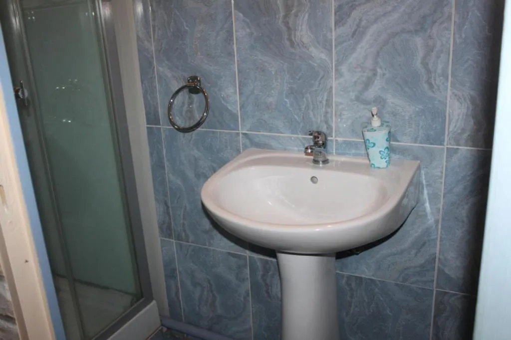 Shower in Le Panorama