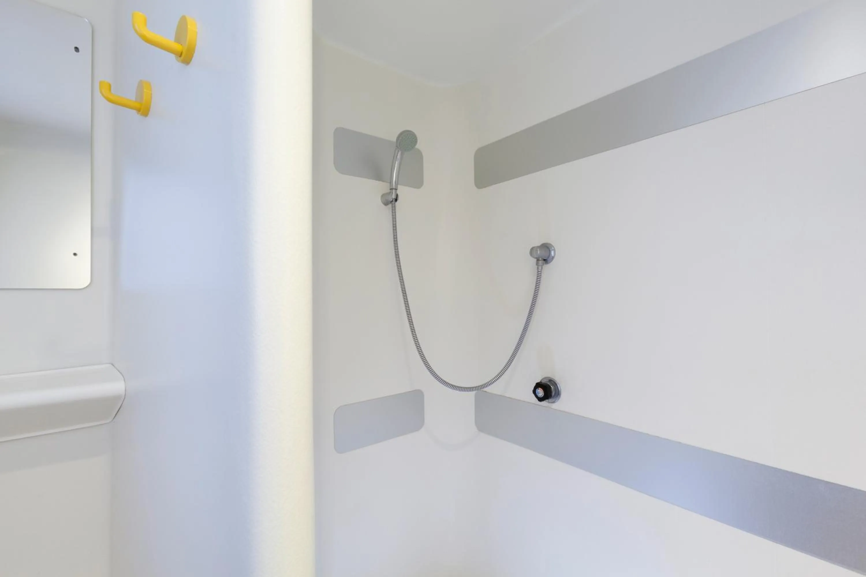 Shower in hotelF1 Calais Coquelles