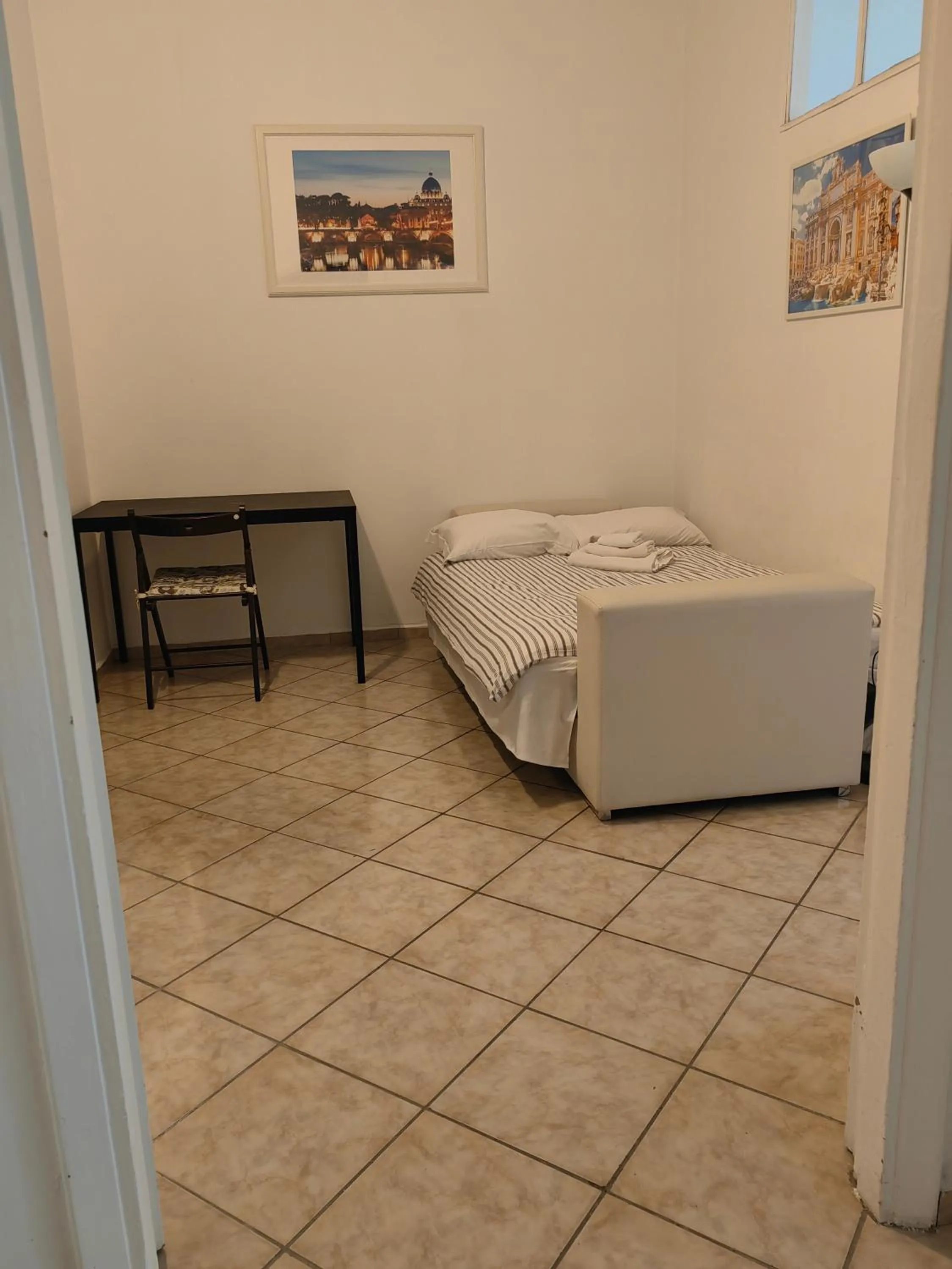 Bed in Roman Holidays