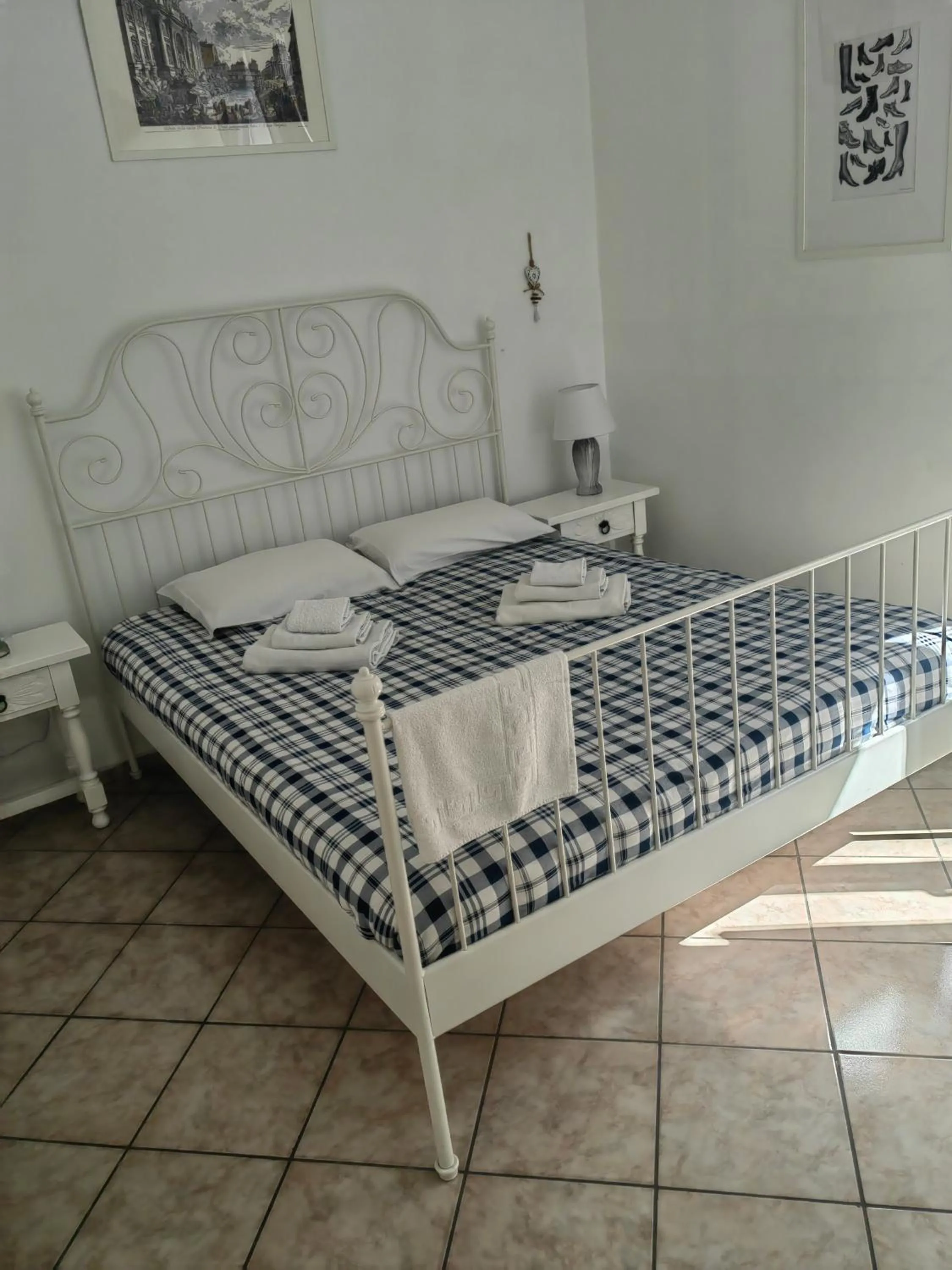 Bed in Roman Holidays
