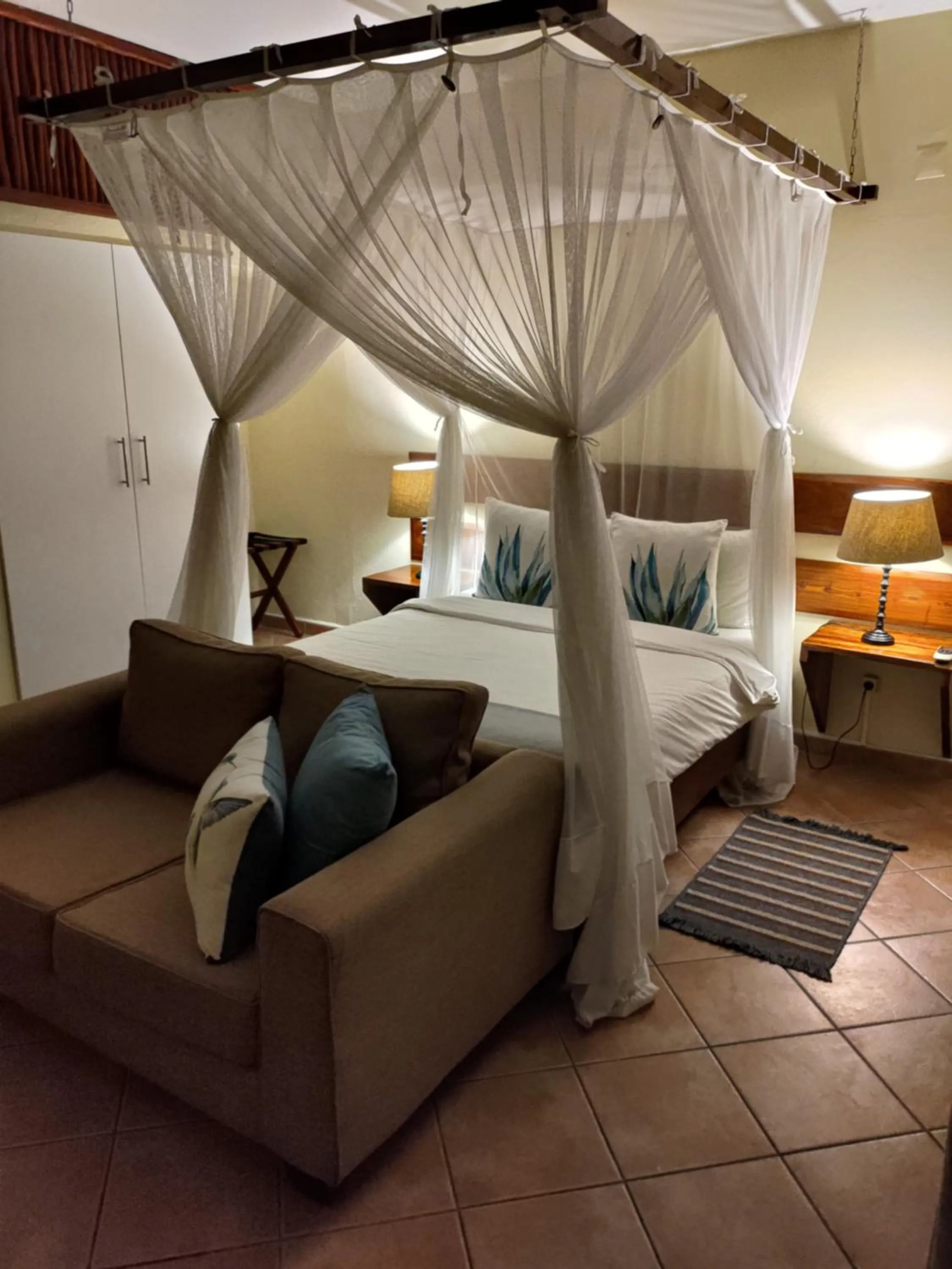 Bed in Sundown Guest House Maputo