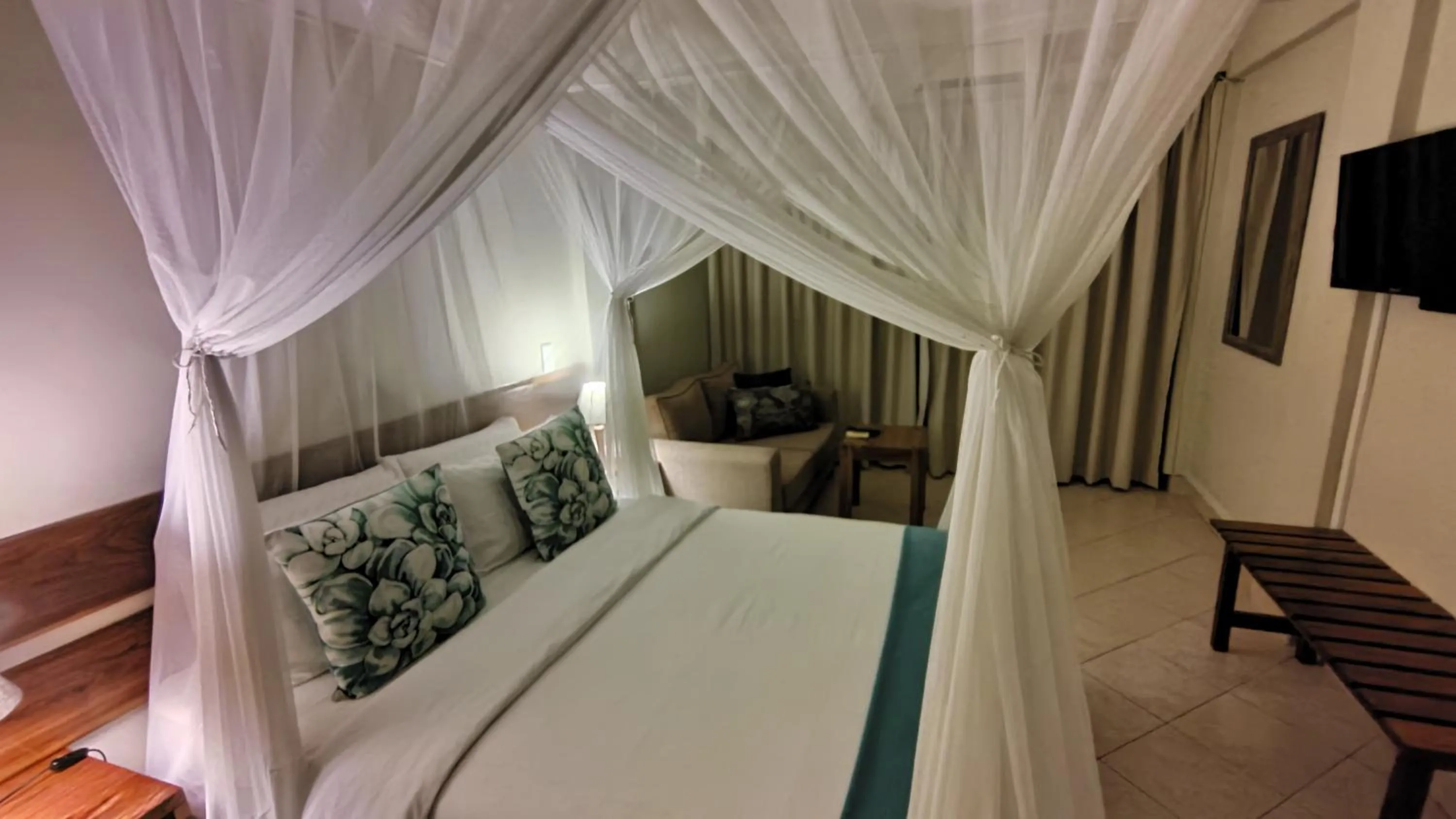 Bed in Sundown Guest House Maputo