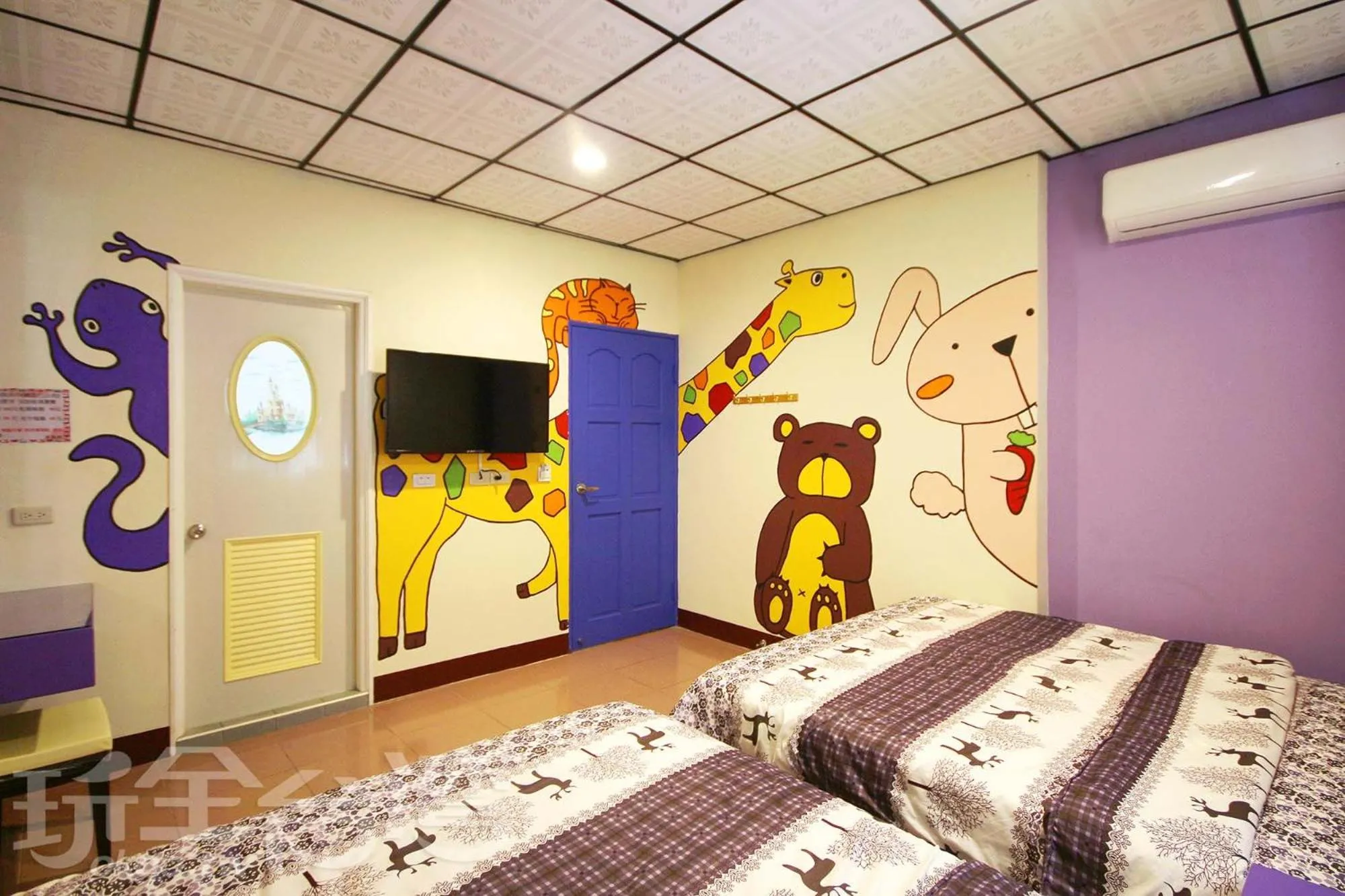 Photo of the whole room, Bed in Her Home Homestay