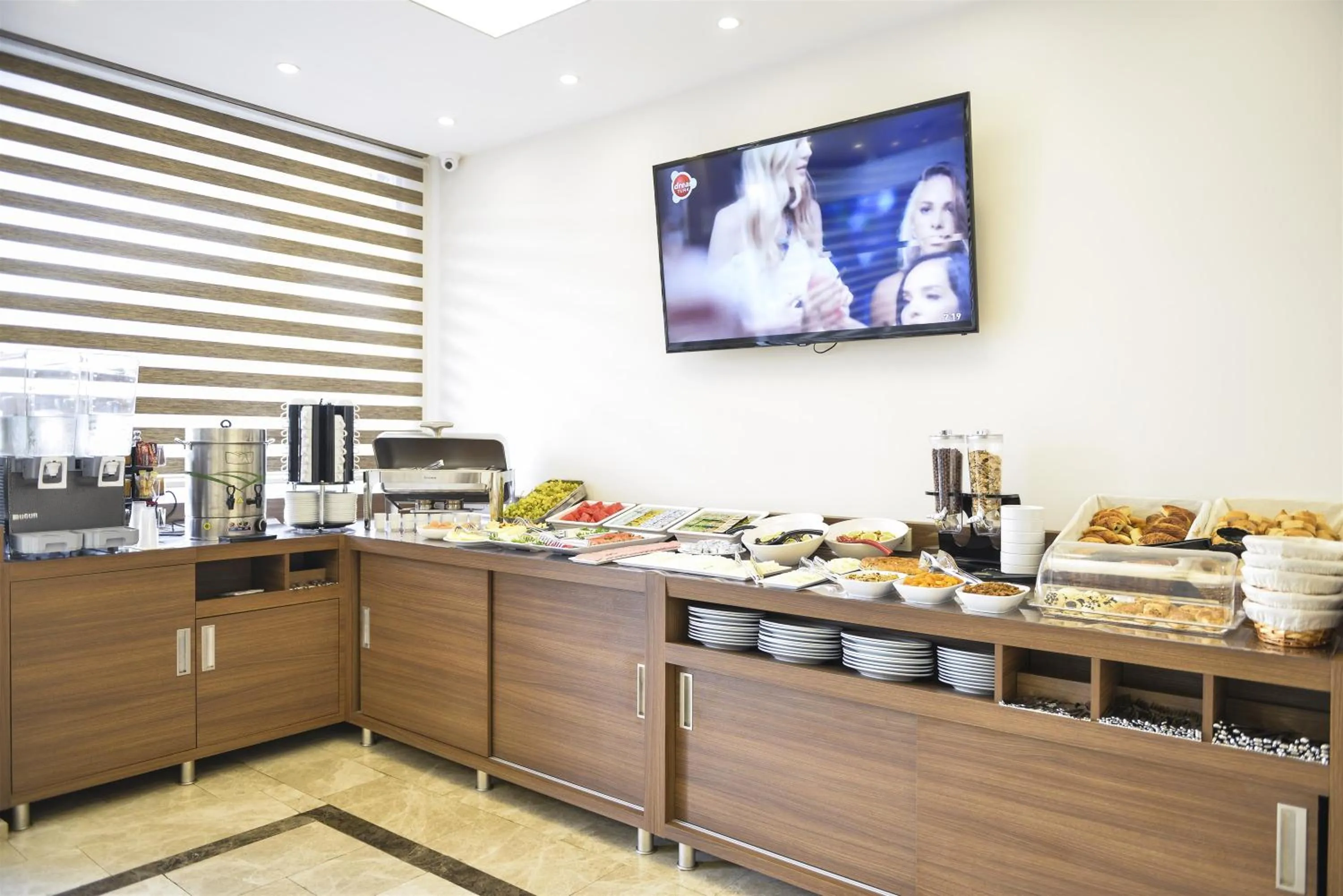 Coffee/tea facilities in Hakcan Hotel