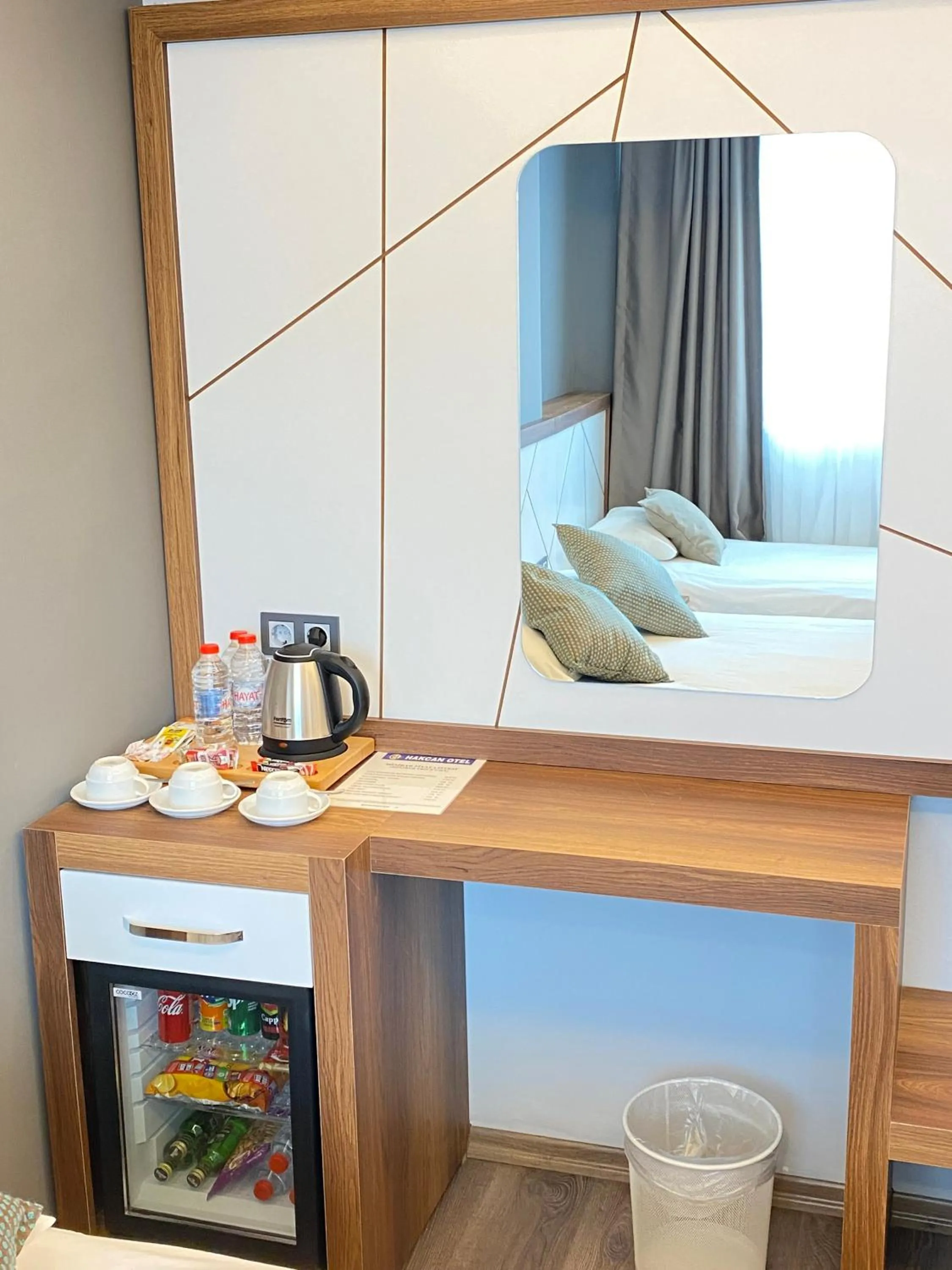 oven, Bed in Hakcan Hotel