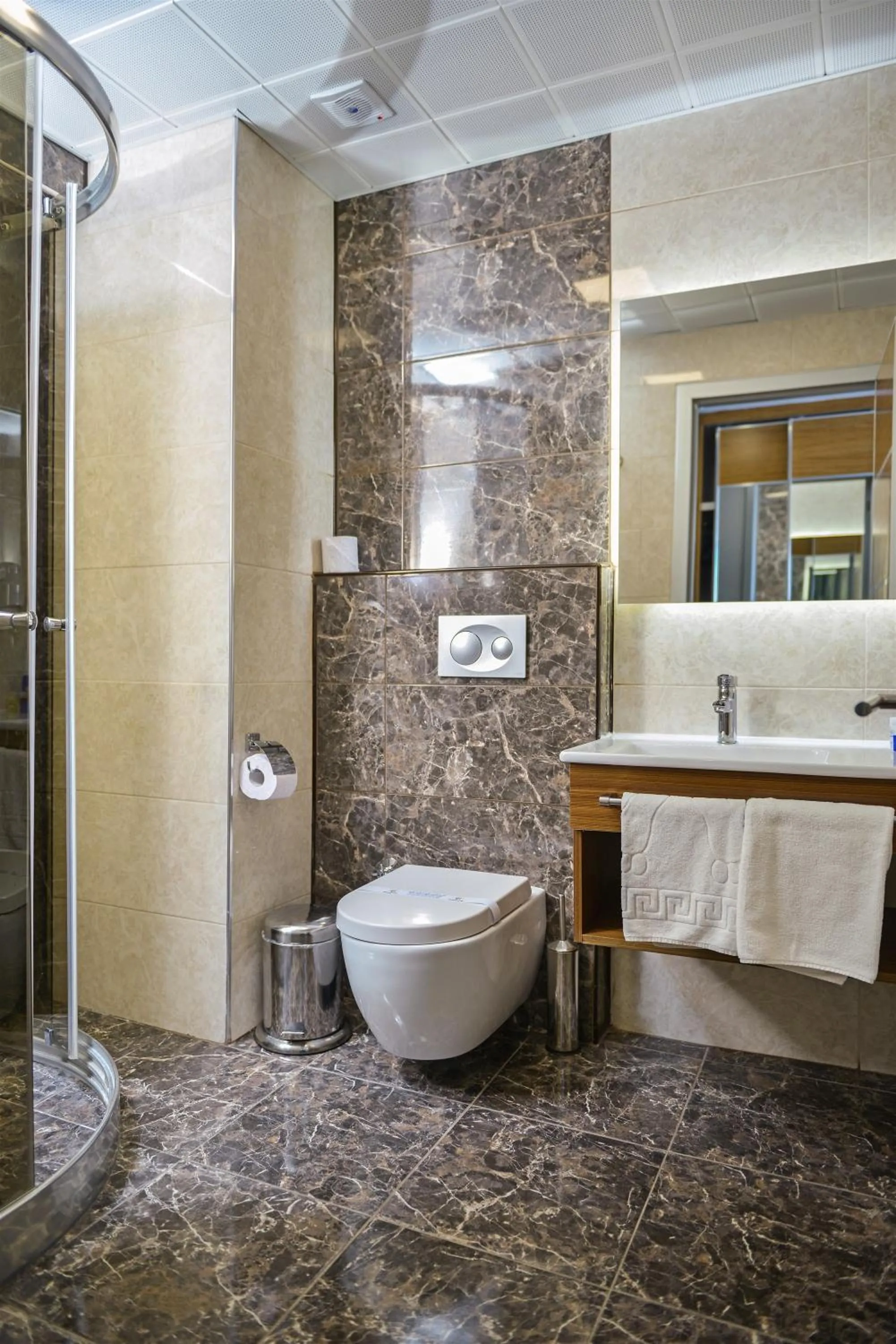 Shower in Hakcan Hotel