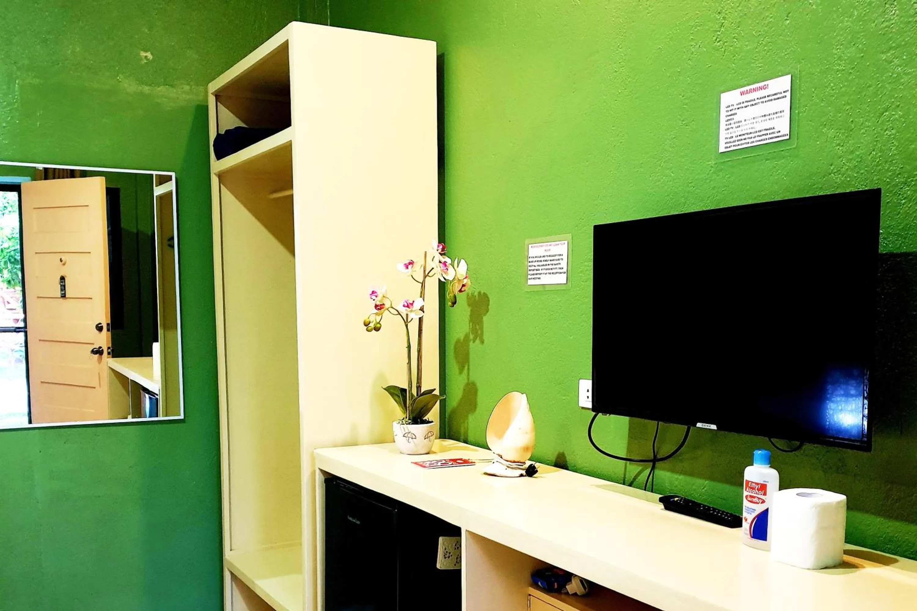 TV and multimedia in MJs Garden Hotel Moalboal powered by Cocotel