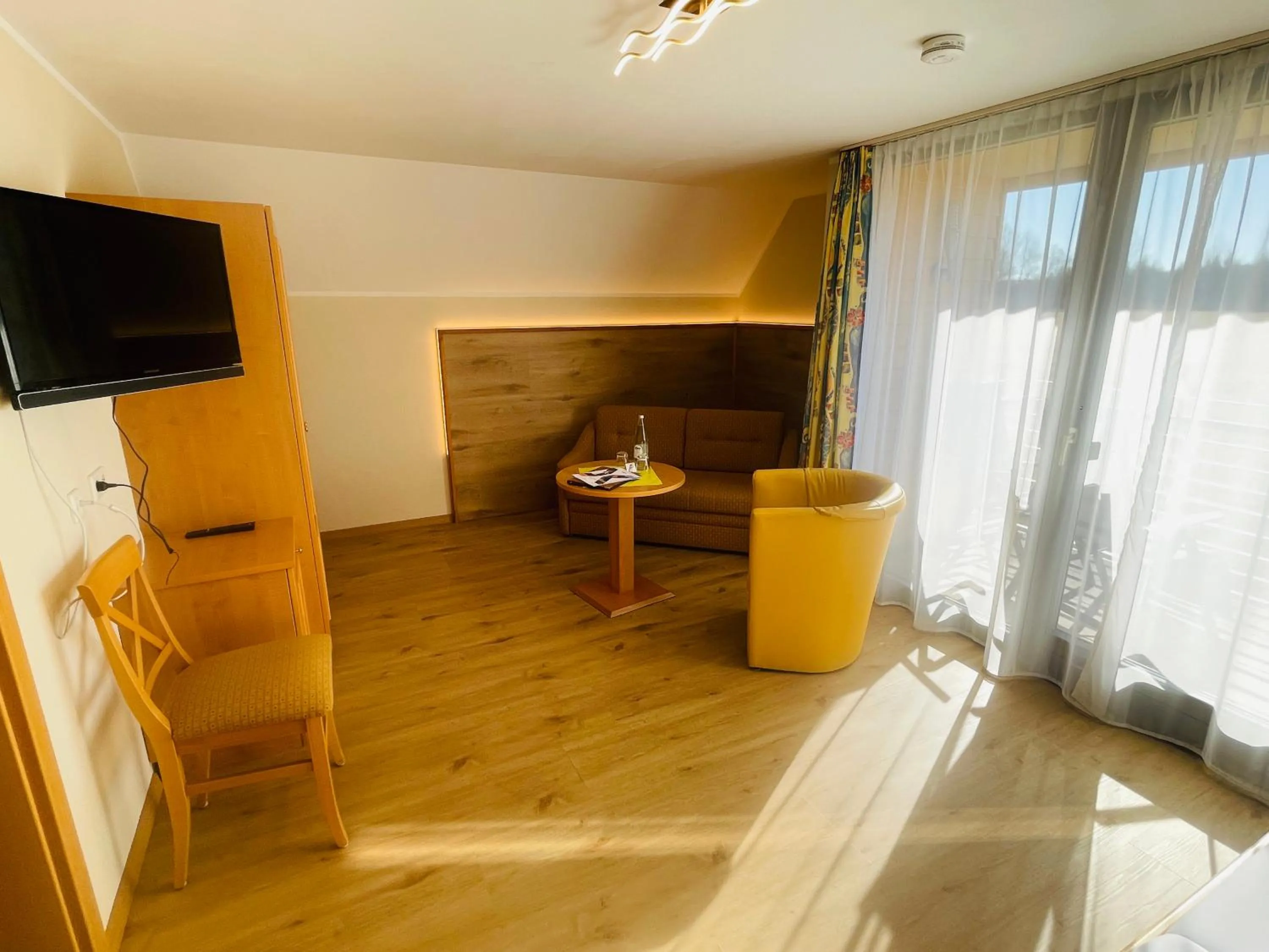 TV and multimedia, Bed in Landhotel Karin