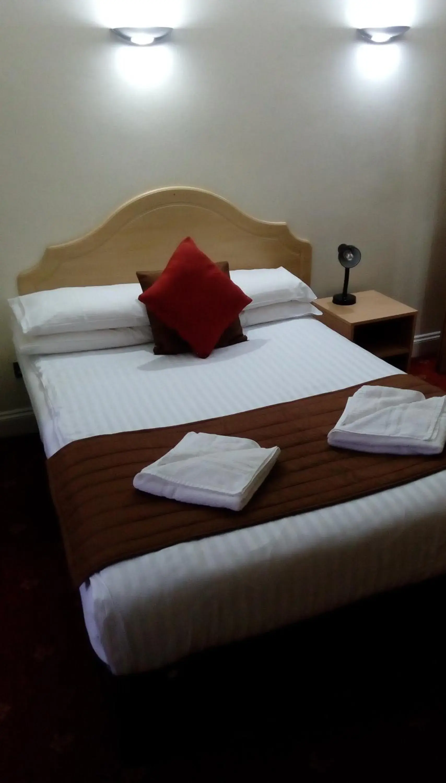 Photo of the whole room in The Brent Hotel - London - Wembley Photo of the whole room in The Brent Hotel - London - Wembley