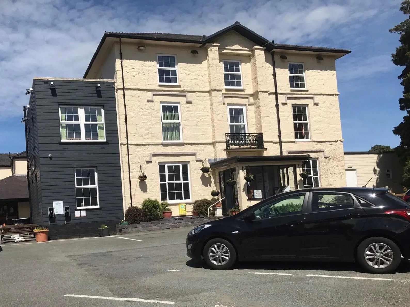 Property building in Padarn Hotel