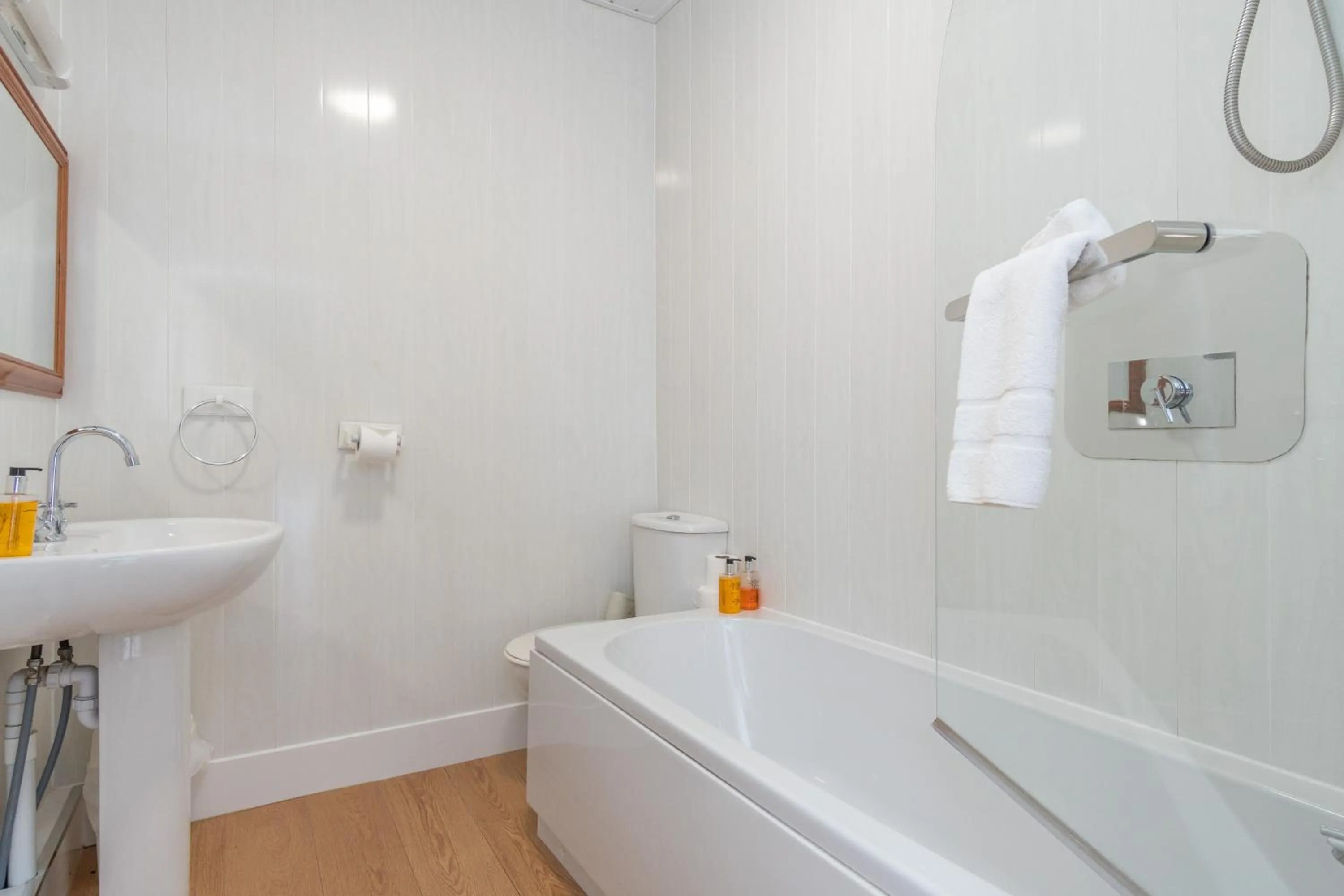 Bathroom in Padarn Hotel