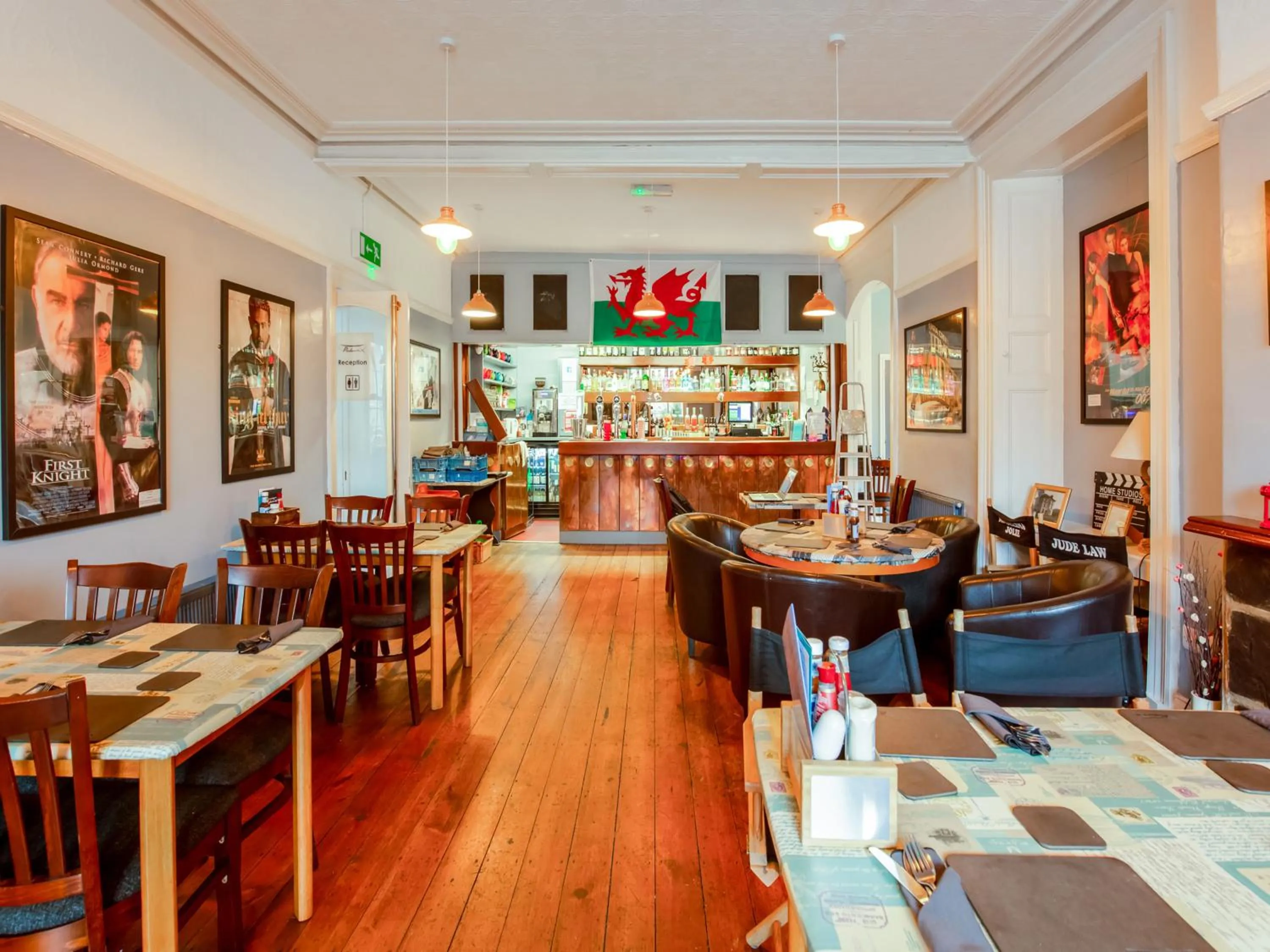 Restaurant/places to eat in Padarn Hotel