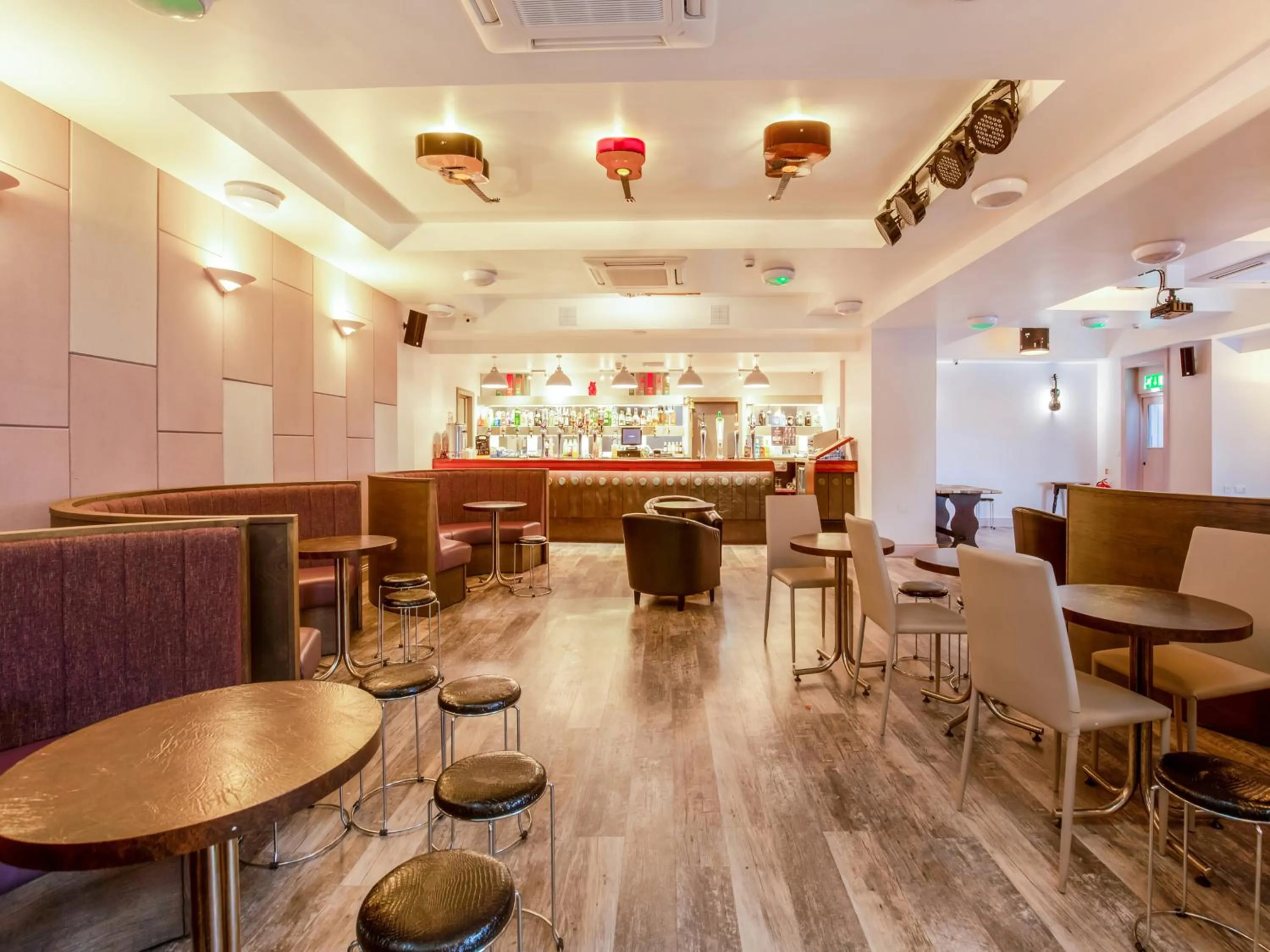 Restaurant/places to eat in Padarn Hotel