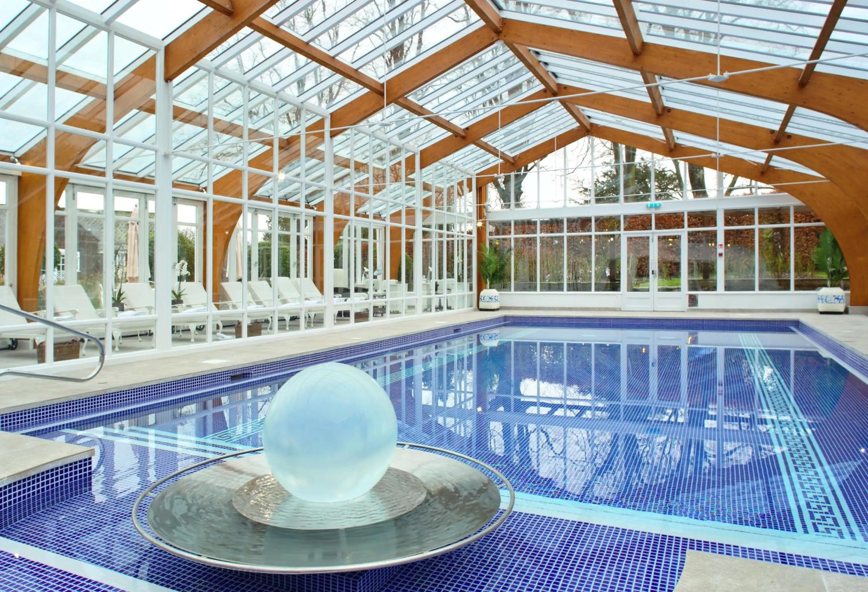 Swimming pool in Summer Lodge Country House Hotel