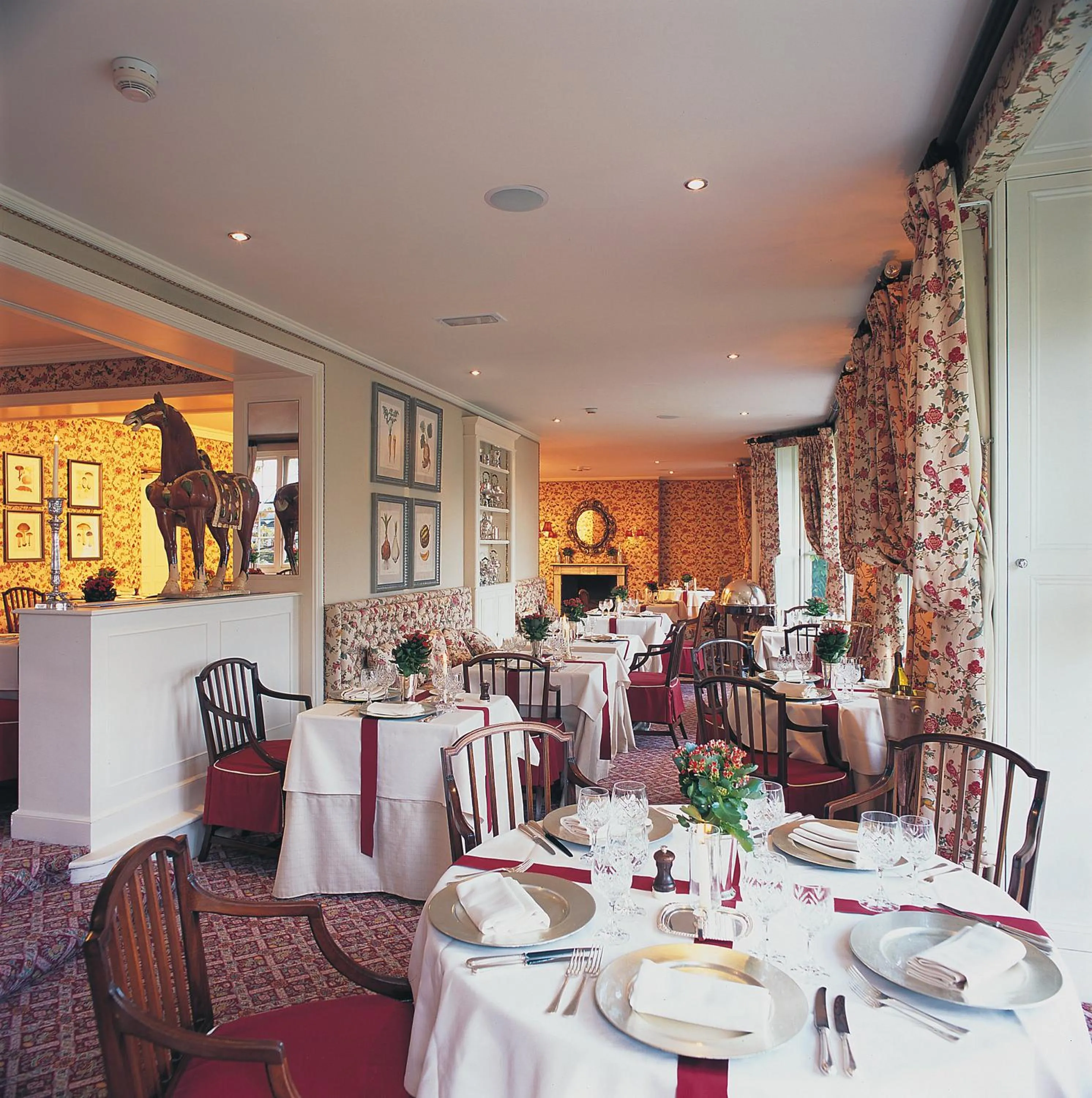 Restaurant/places to eat in Summer Lodge Country House Hotel