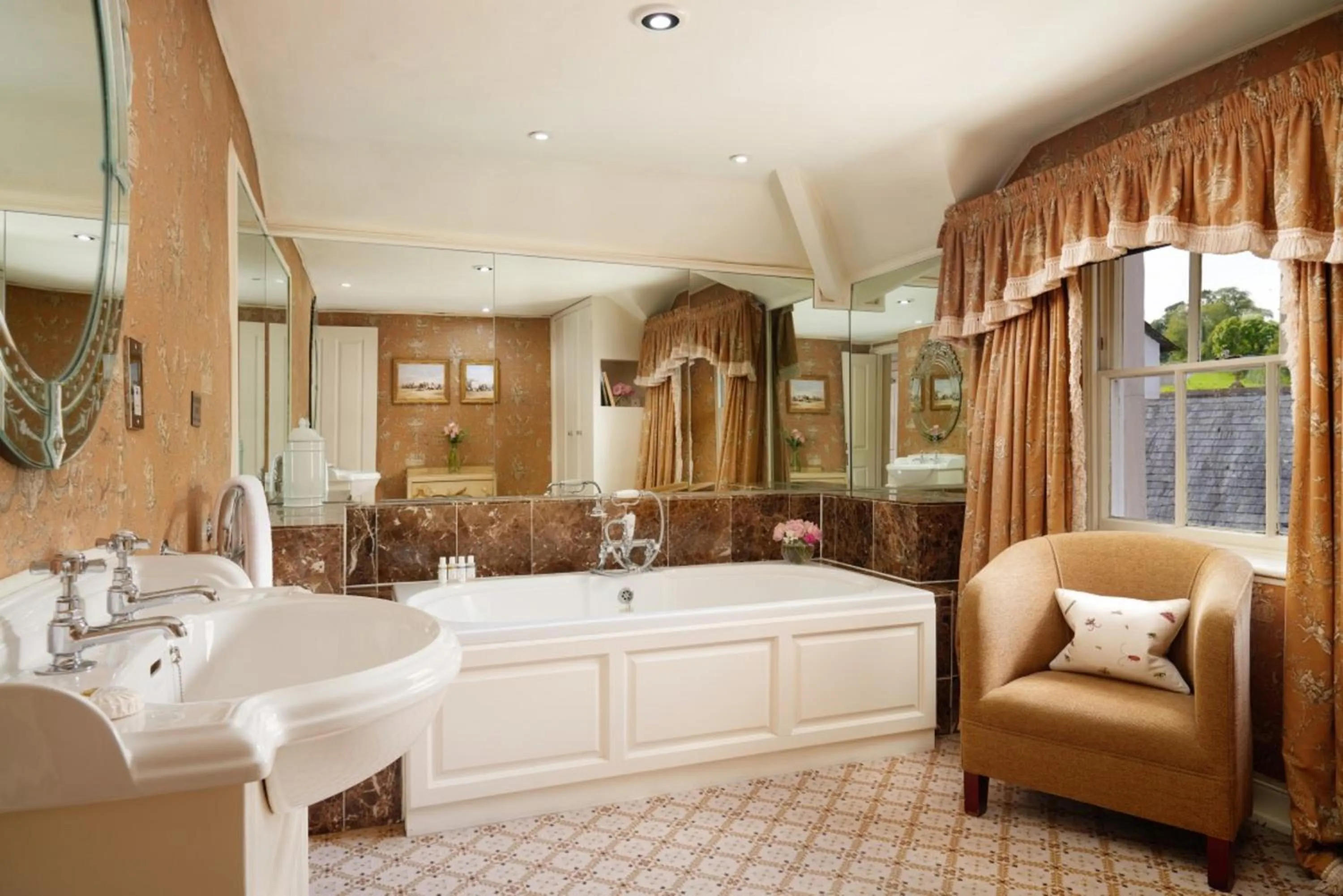 Bathroom in Summer Lodge Country House Hotel
