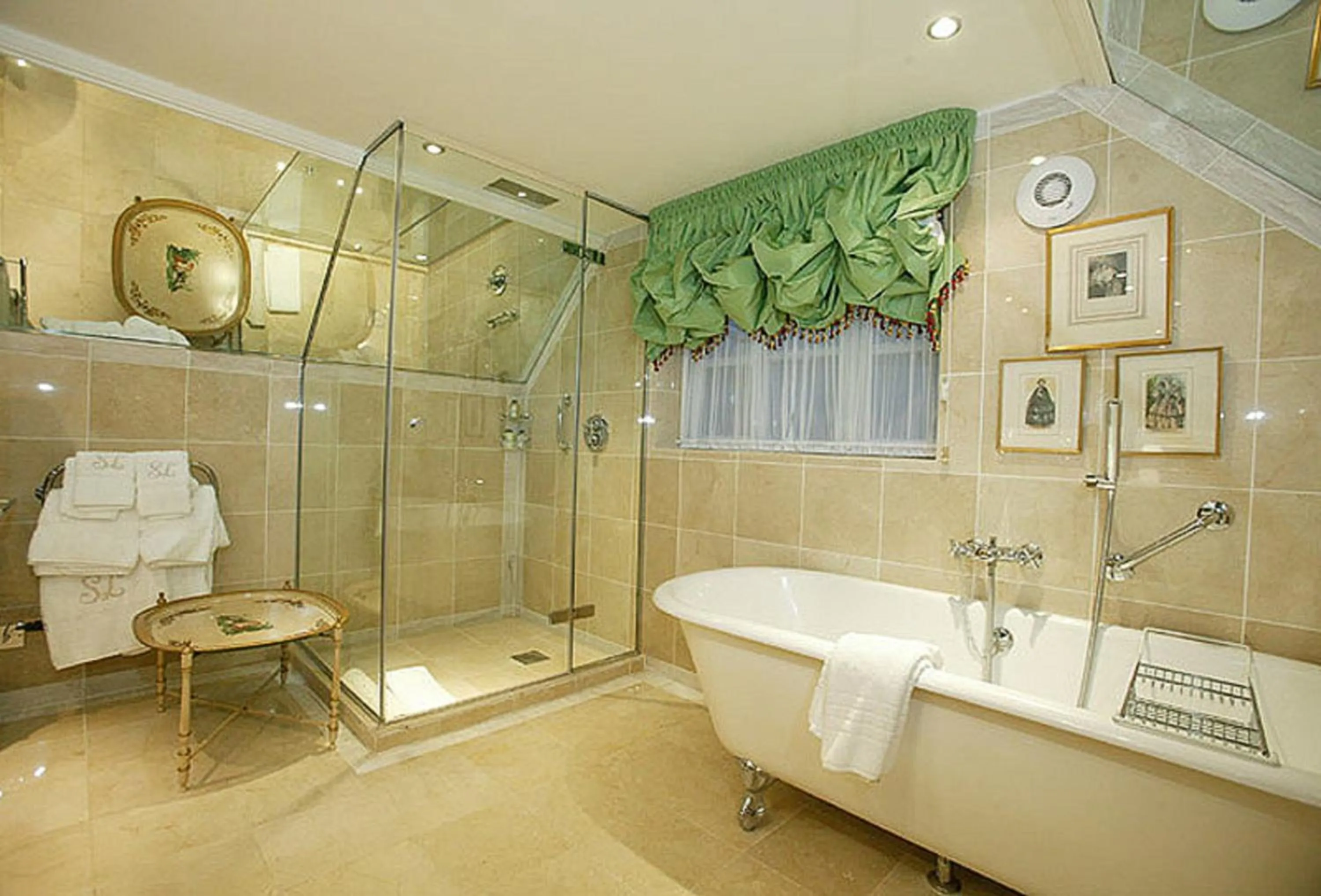 Bathroom in Summer Lodge Country House Hotel