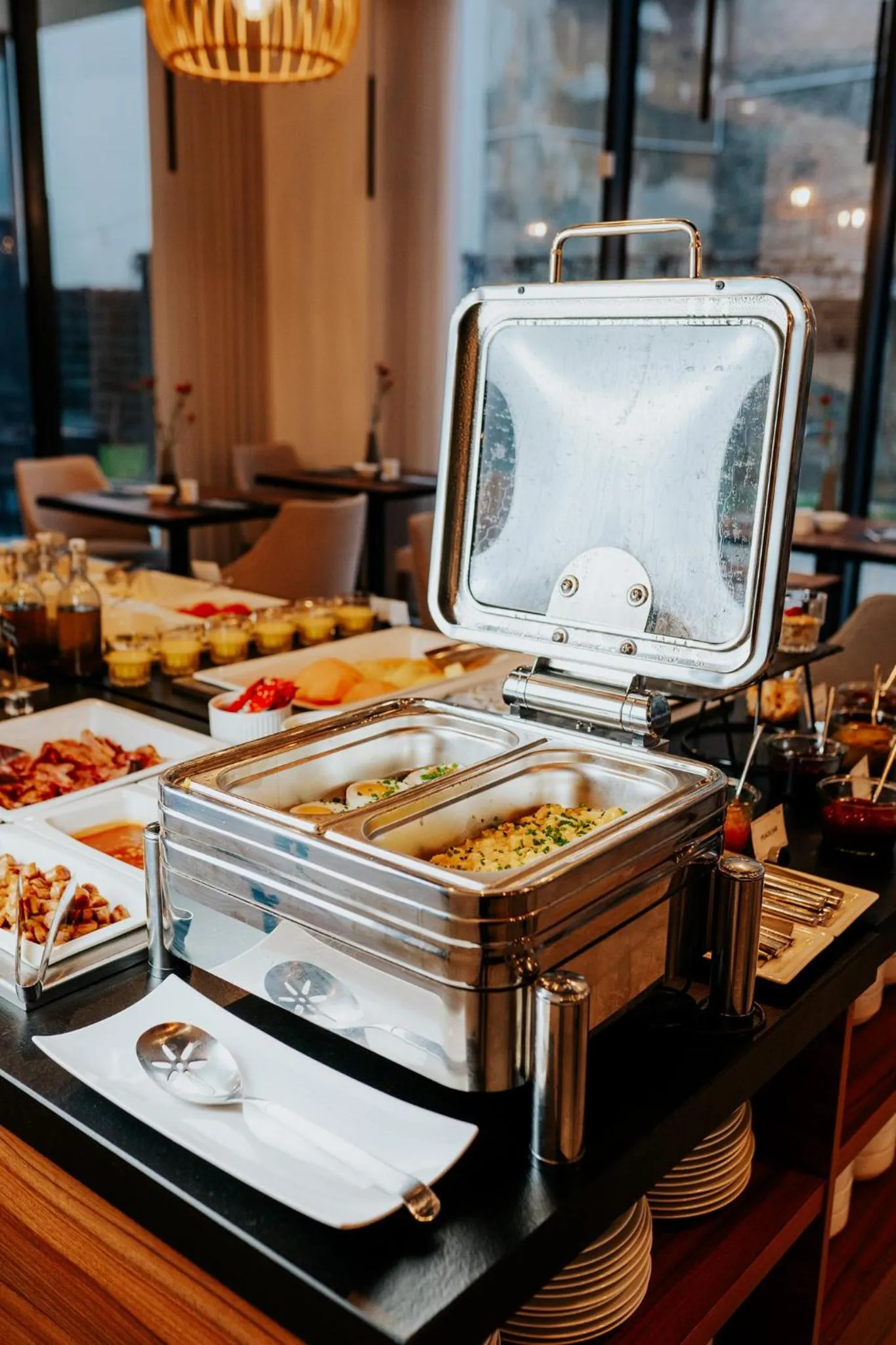 Restaurant/places to eat in Grand Ascot Hotel