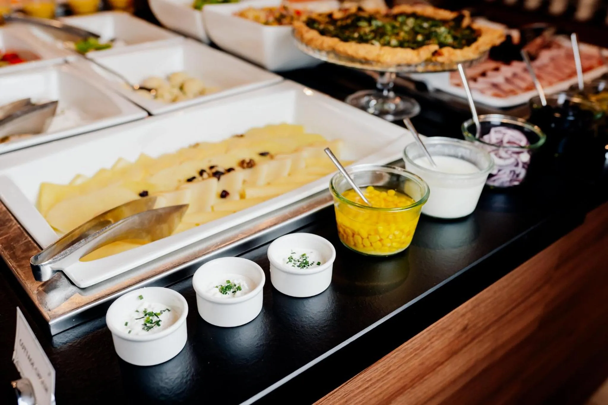 Restaurant/places to eat in Grand Ascot Hotel