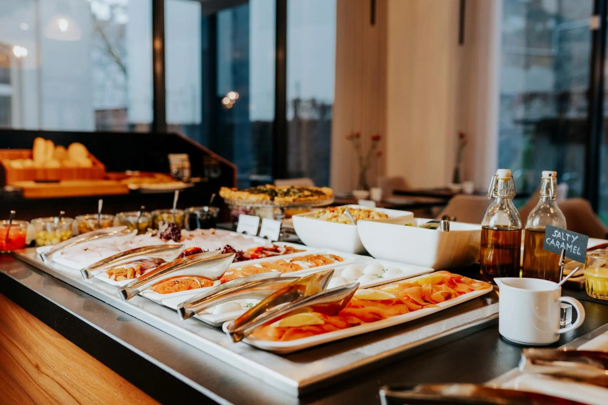 Restaurant/places to eat in Grand Ascot Hotel