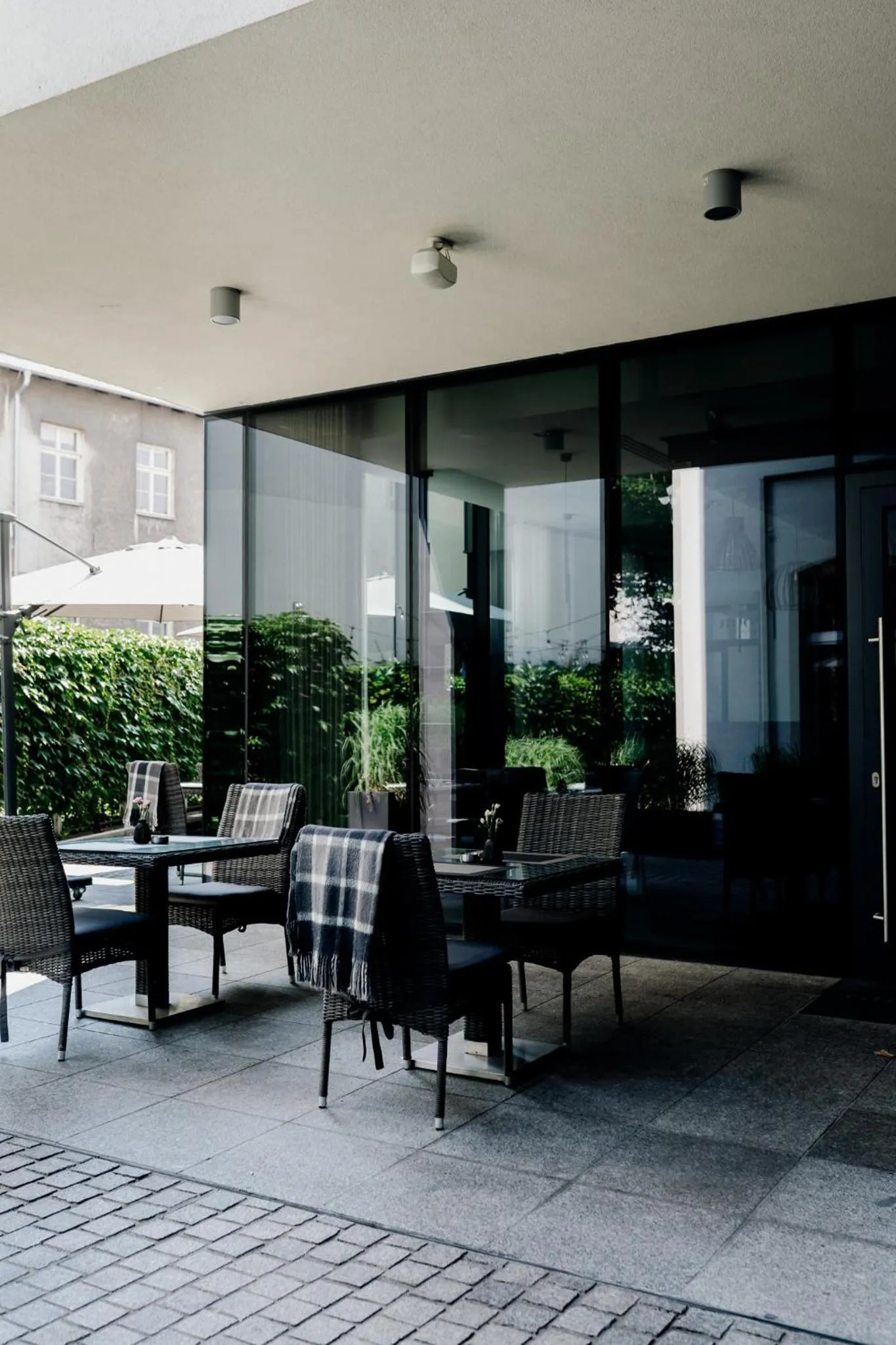 Restaurant/places to eat in Grand Ascot Hotel