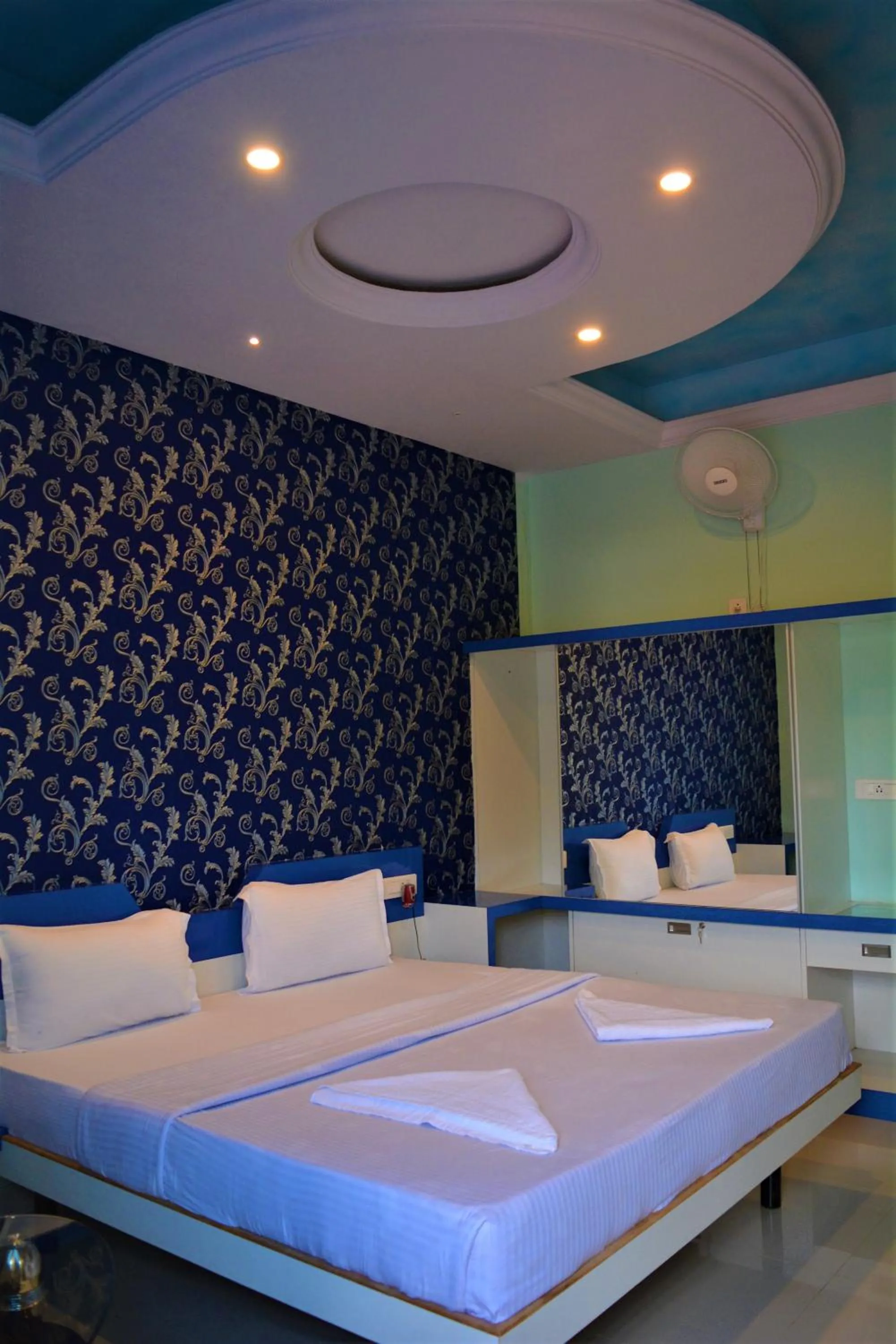 Photo of the whole room, Bed in Hotel BluRay