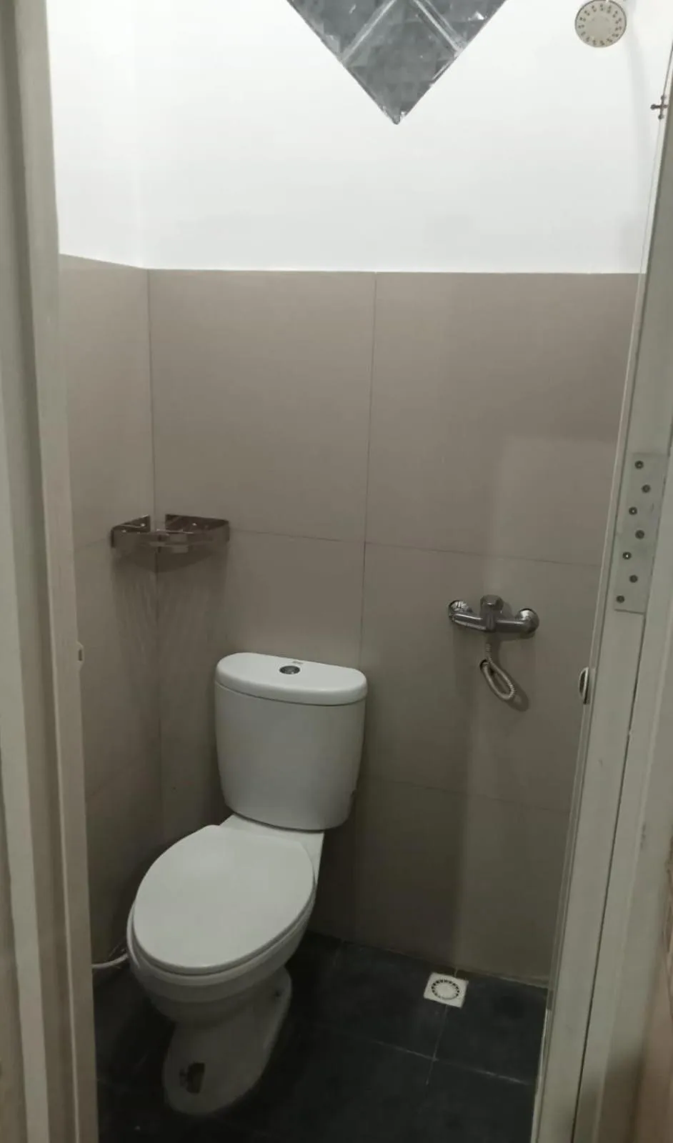 Bathroom in Hotel Srikandi Baru