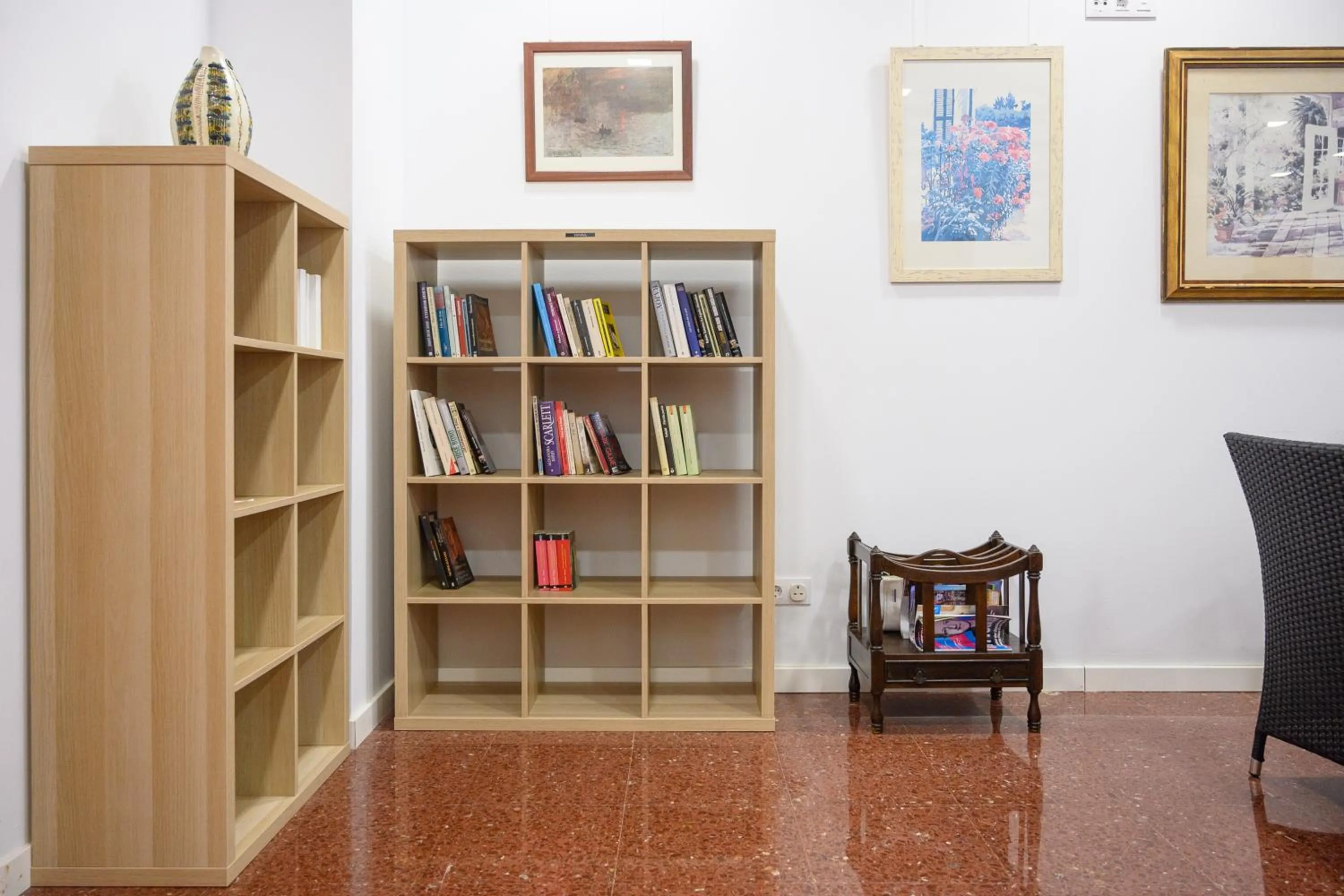 Library in Albatros Family