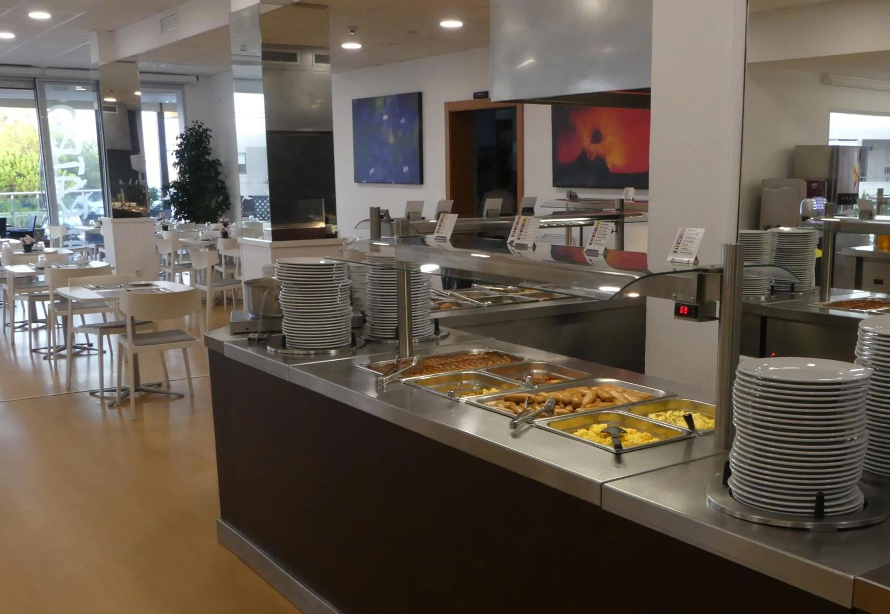 Breakfast in Albatros Family