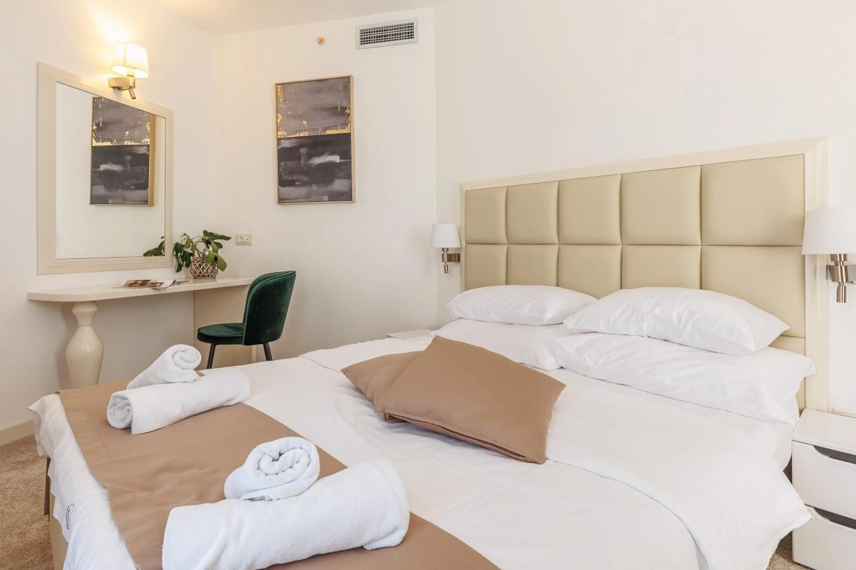 Bed in Hotel Kadmo by Aycon