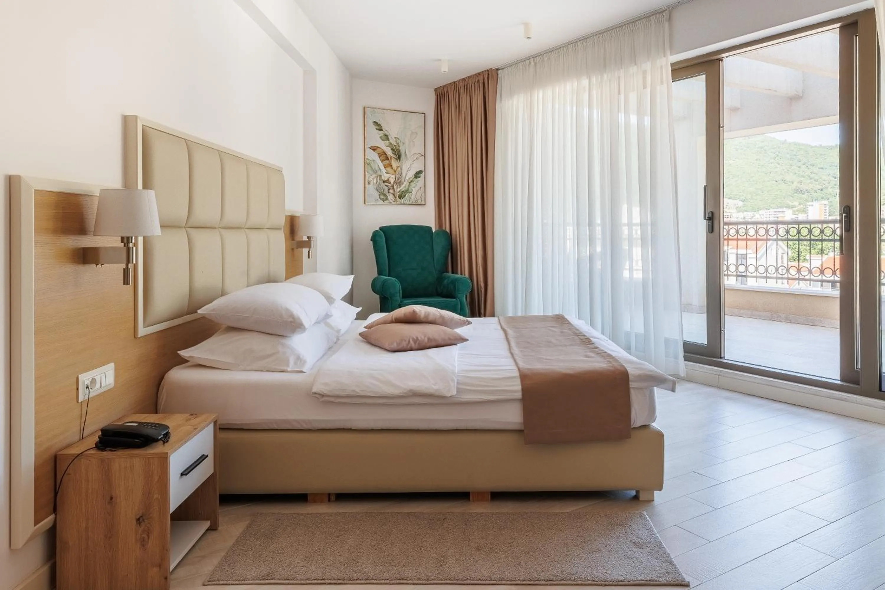 Bed in Hotel Kadmo by Aycon