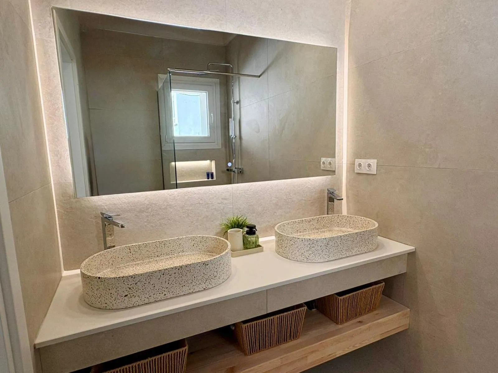 Vicky's Panoramic View Apartments