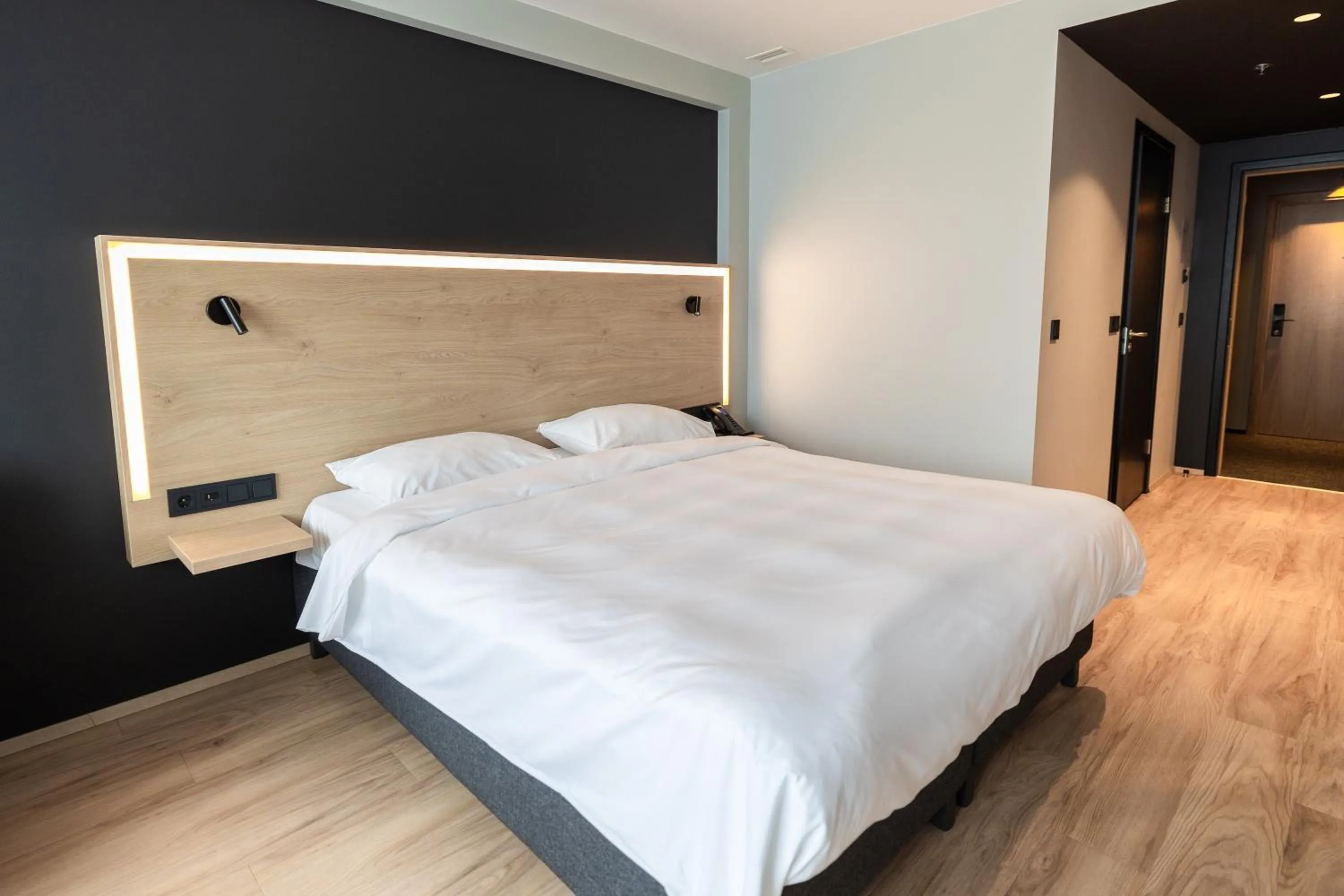 Photo of the whole room, Bed in Park Inn by Radisson Reykjavik Keflavík Airport