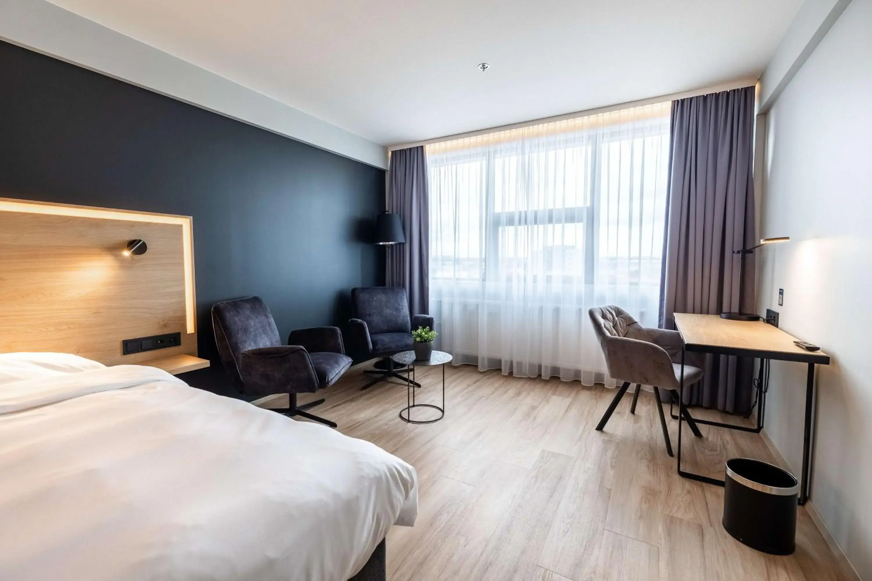 Bedroom, Bed in Park Inn by Radisson Reykjavik Keflavík Airport Bedroom, Bed in Park Inn by Radisson Reykjavik Keflavík Airport