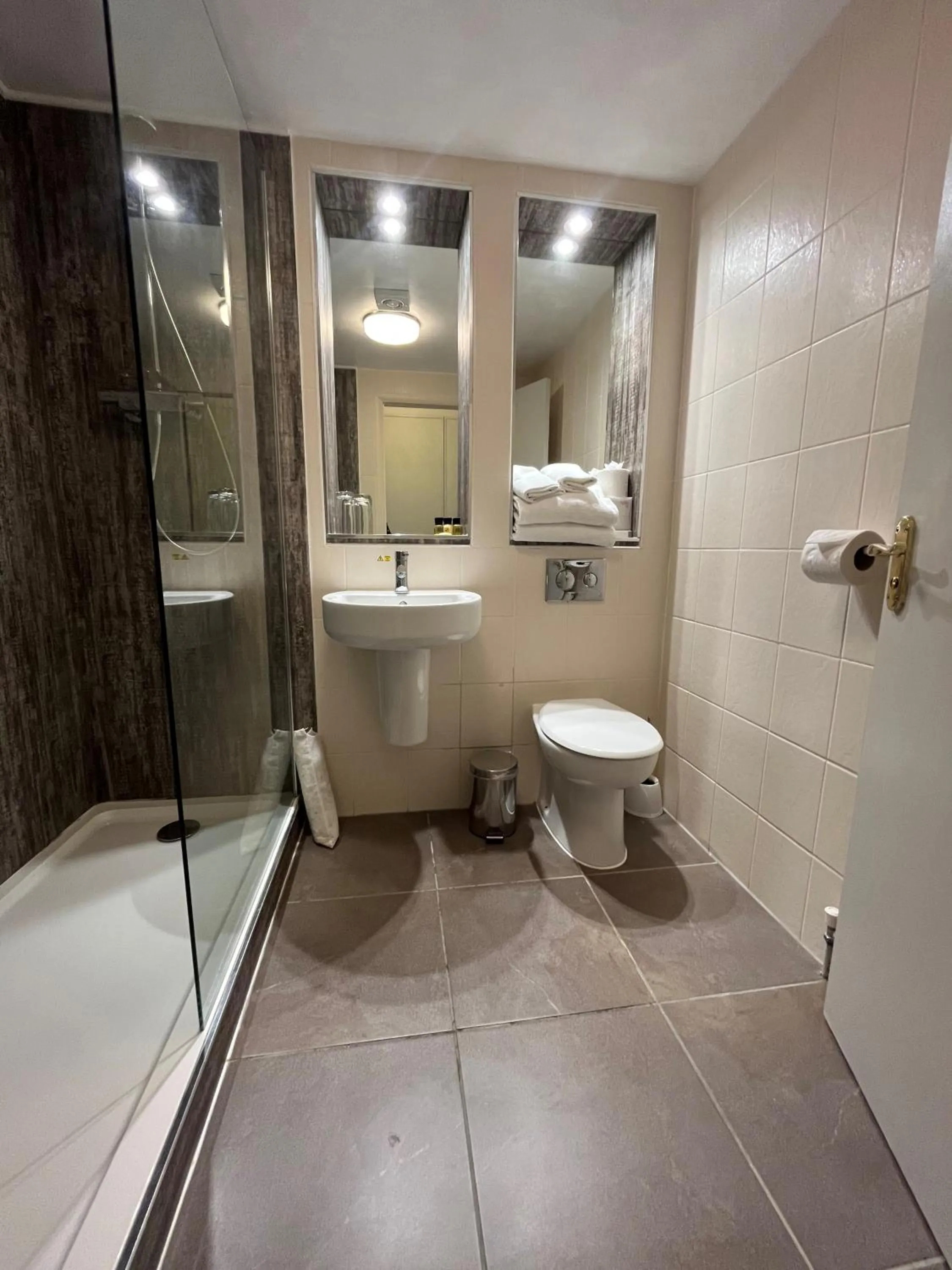 Bathroom in Thorpeness Golf Club and Hotel