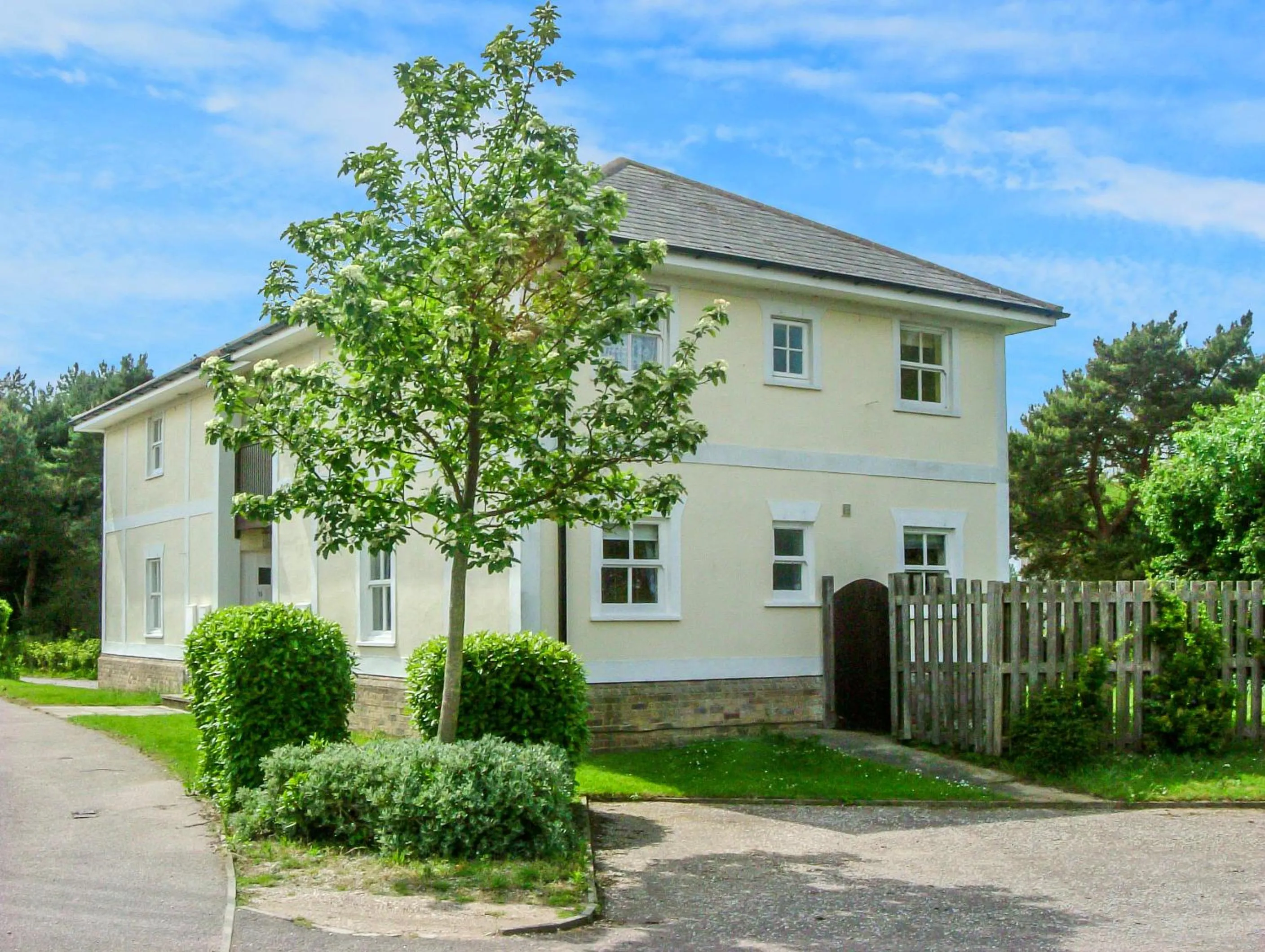 One-Bedroom Apartment in 17 Britten Close - Aldeburgh Coastal Cottages