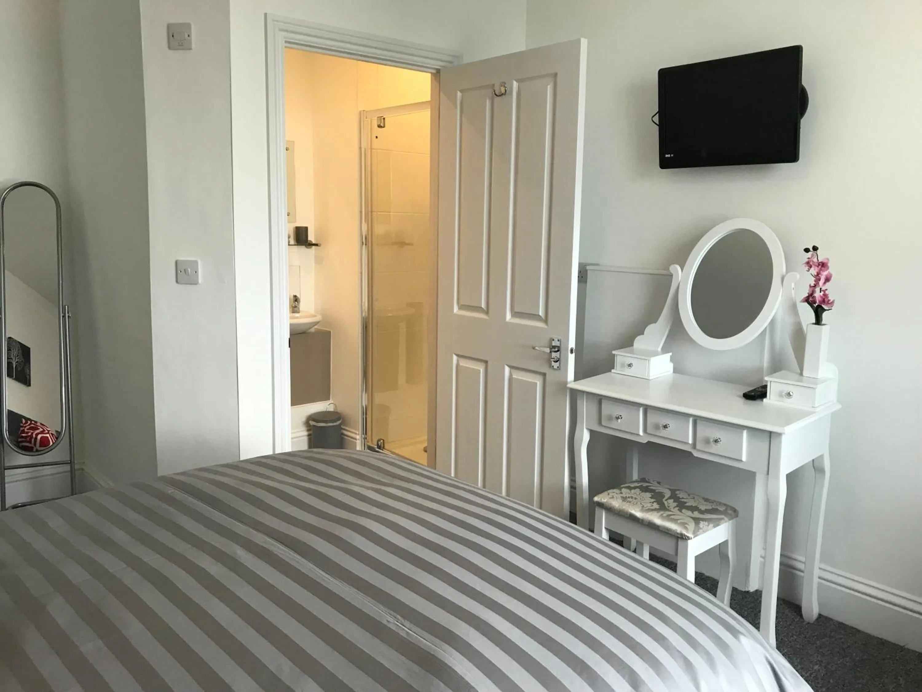 Bed in Sherwood Hotel