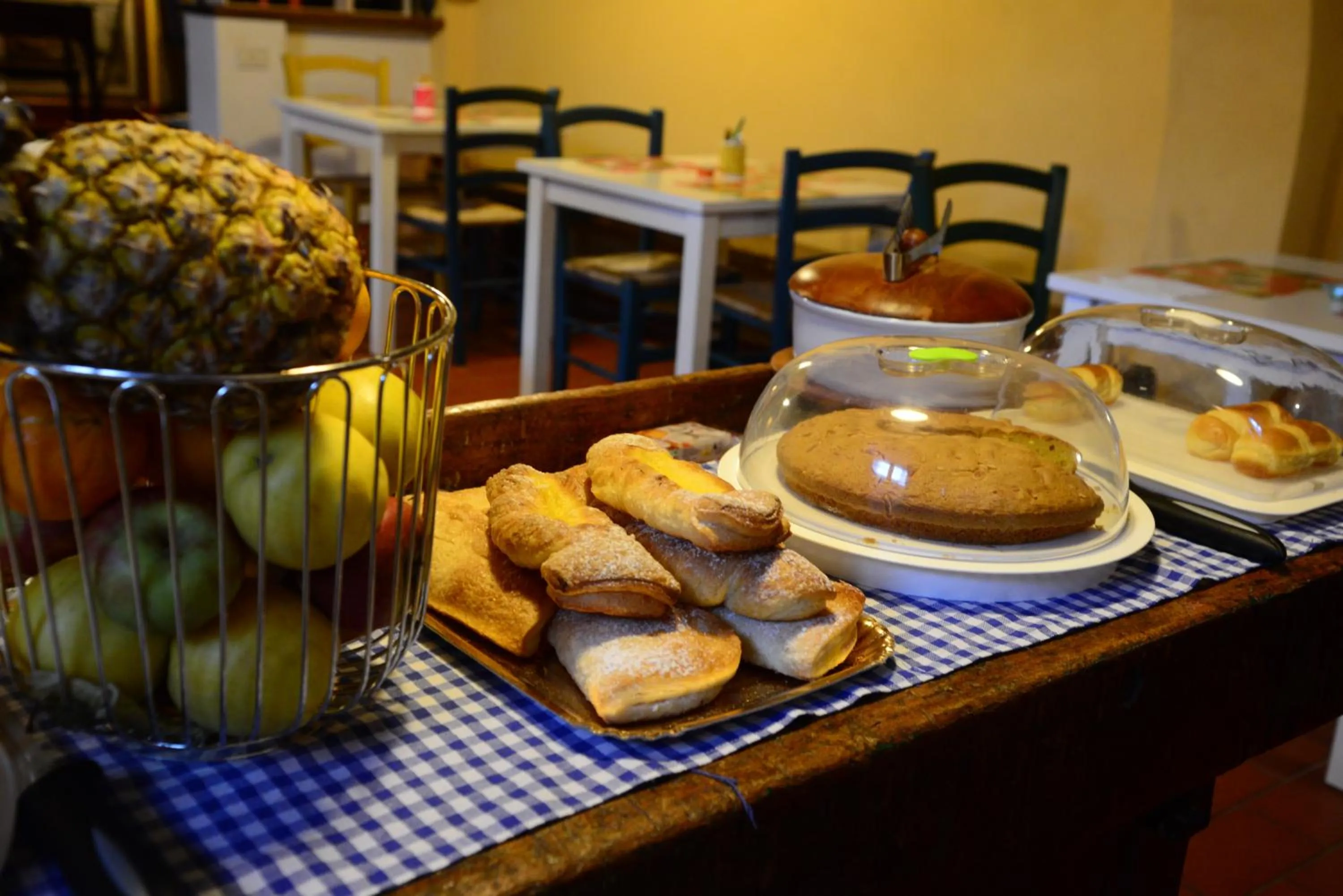 Italian breakfast in B&B La corte di Stelio