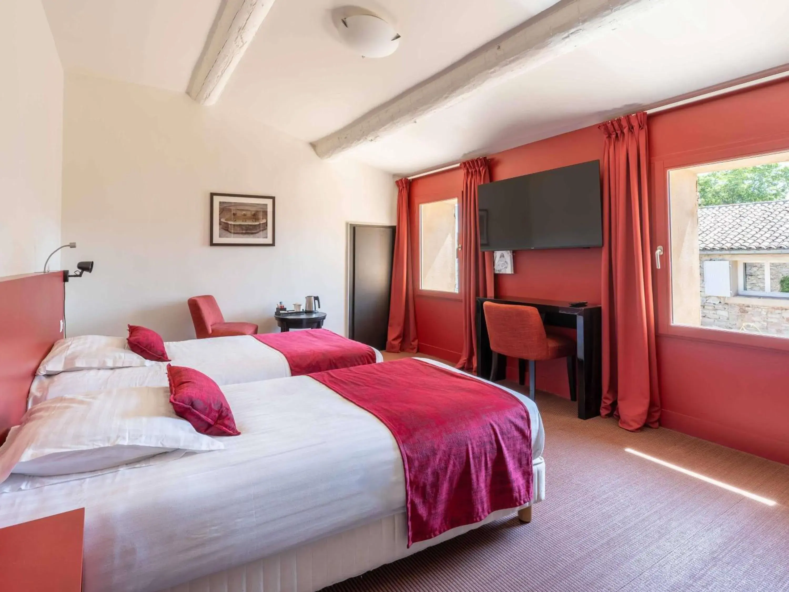 Bedroom, Bed in Mercure Aix-En-Provence Sainte-Victoire Bedroom, Bed in Mercure Aix-En-Provence Sainte-Victoire