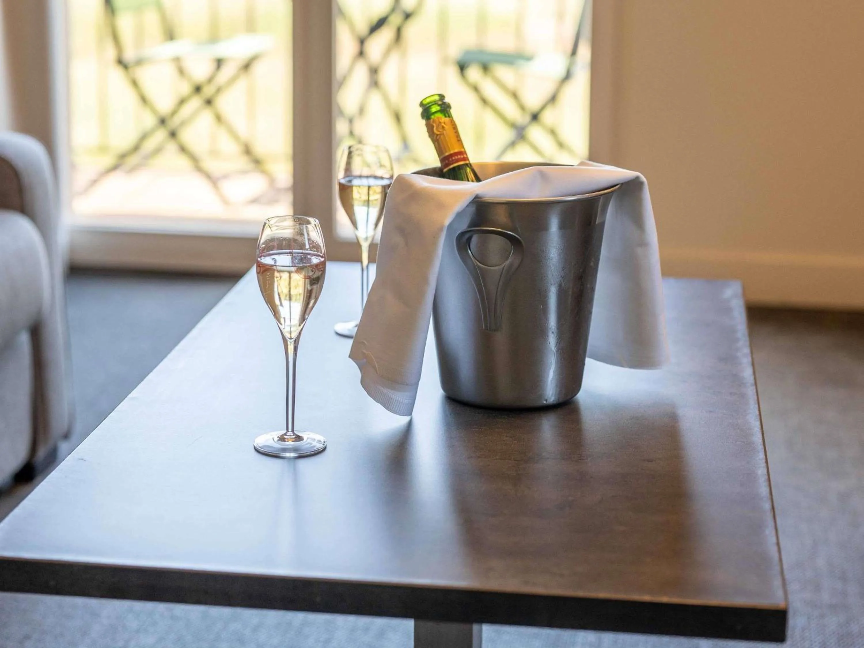 Bedroom in Mercure Aix-En-Provence Sainte-Victoire