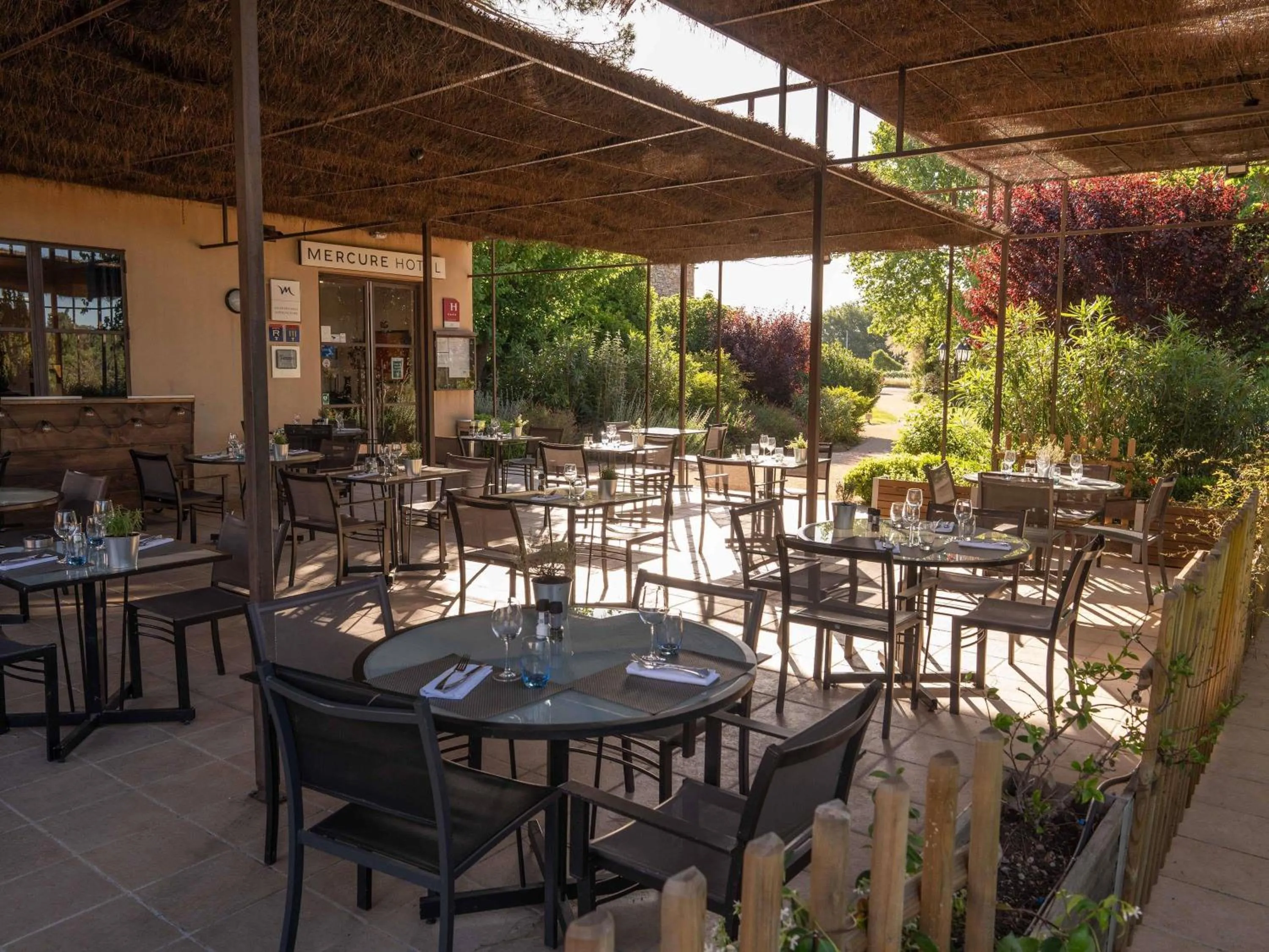 Restaurant/places to eat in Mercure Aix-En-Provence Sainte-Victoire