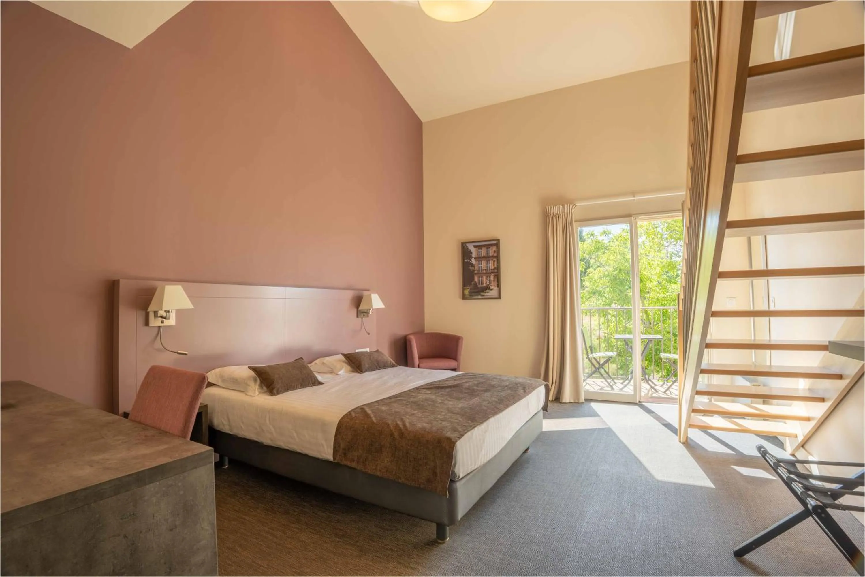 Bed in Mercure Aix-En-Provence Sainte-Victoire