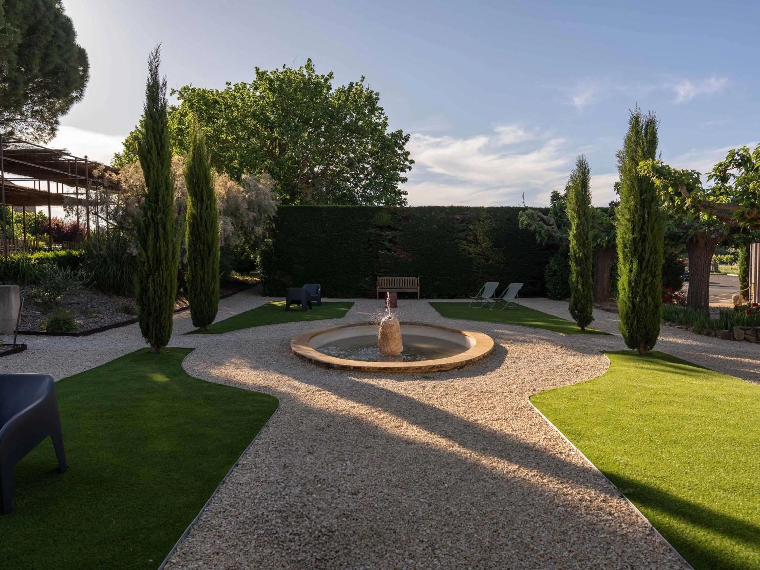 Garden in Mercure Aix-En-Provence Sainte-Victoire